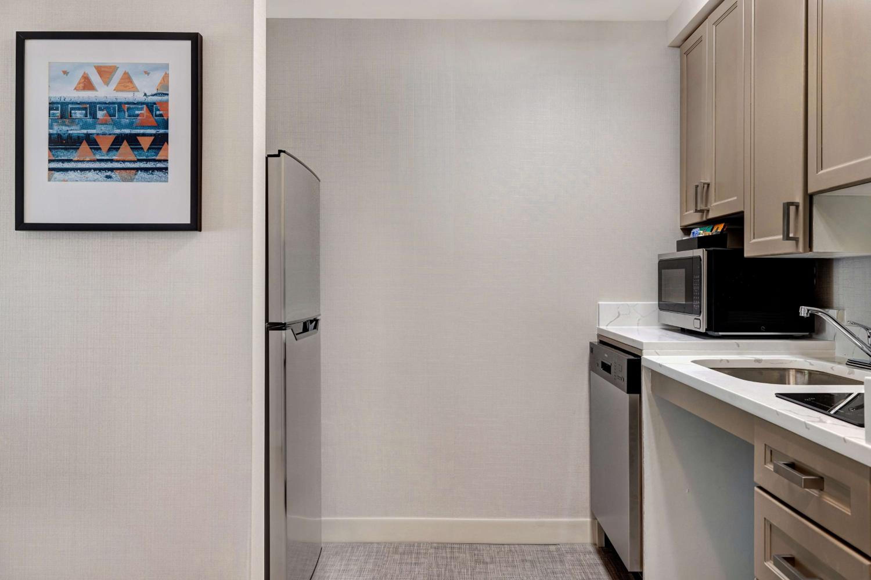King Suite Mobility/Hearing Accessible with Tub - Photo 3