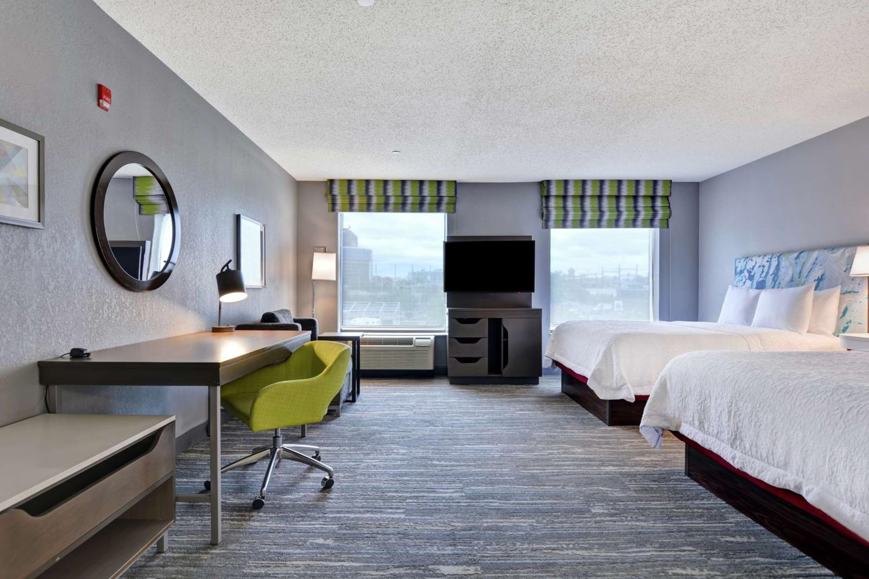 Two Queen Bed Studio Suite with Waterview - Photo 2