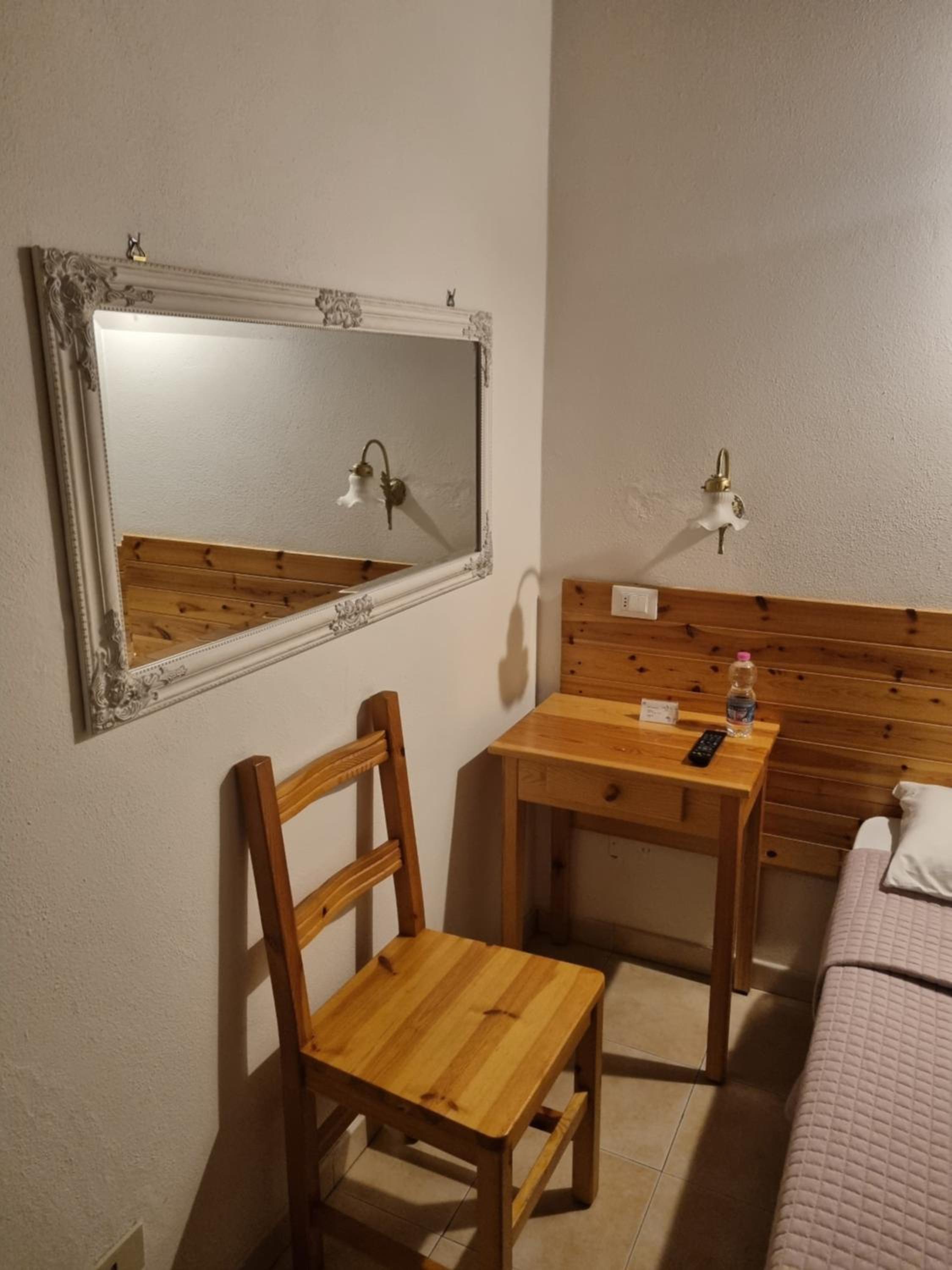 Double or Twin Room - Photo 6
