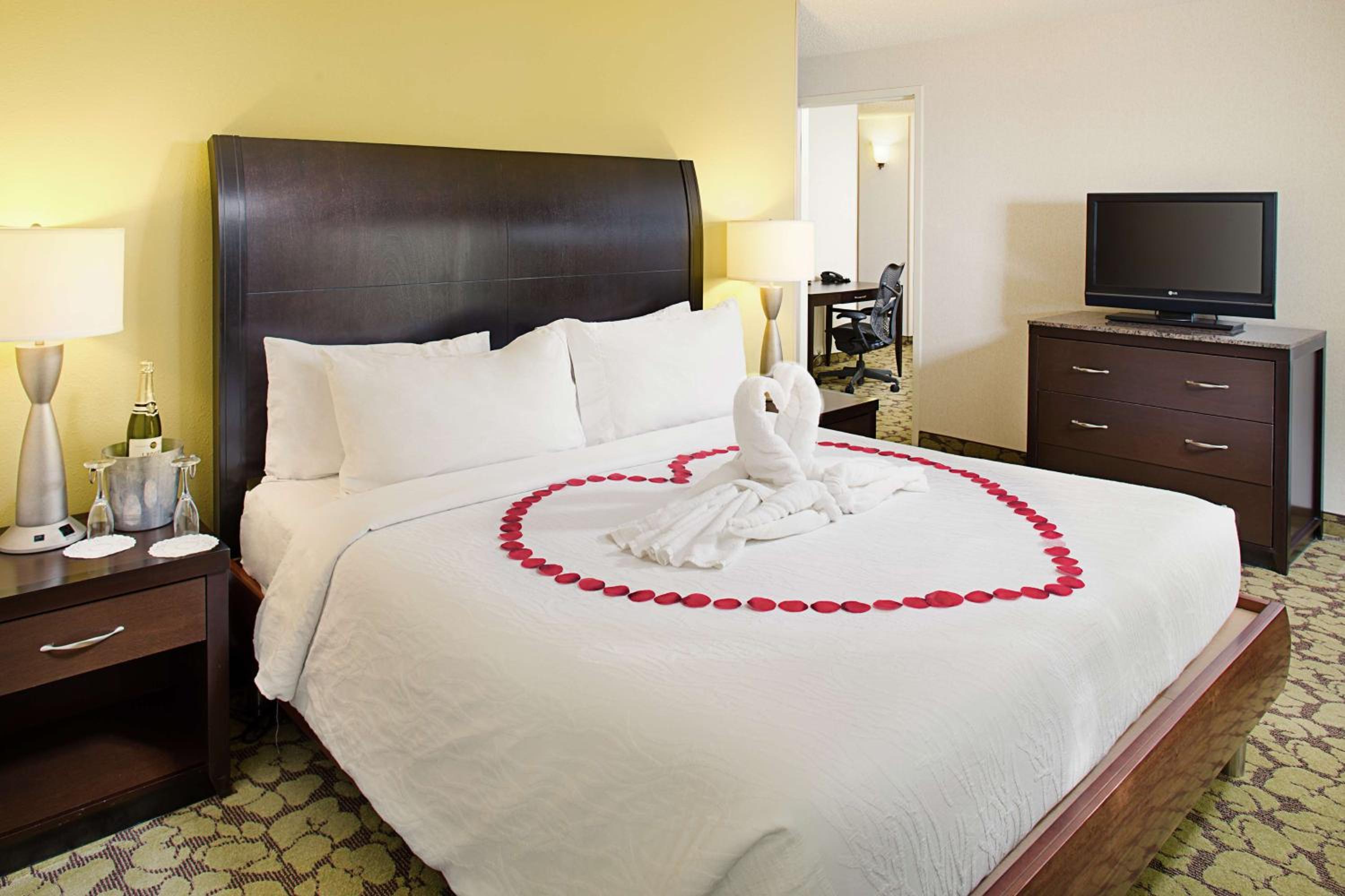 One-Bedroom King Suite photo 1