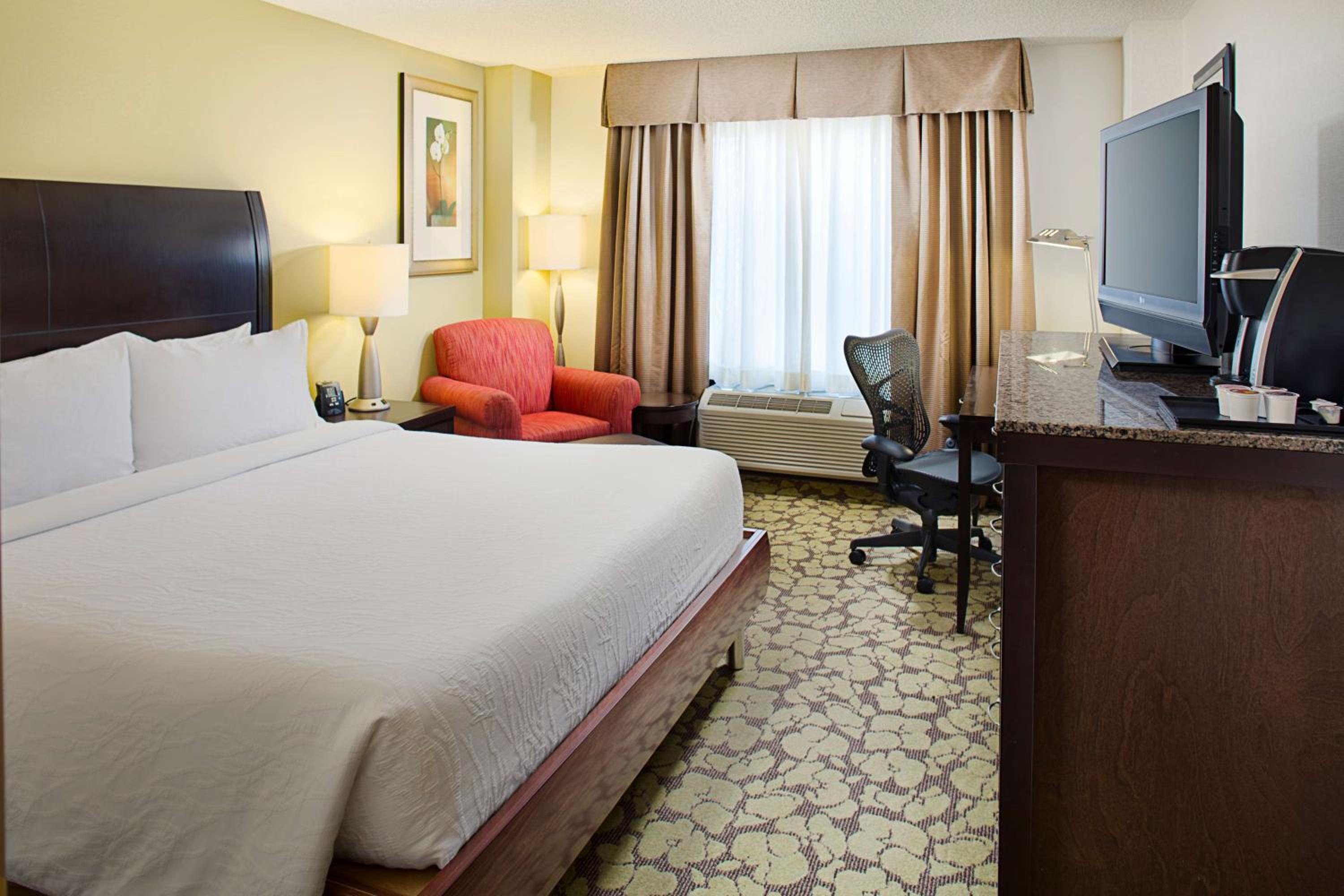 Premium King Room photo 3