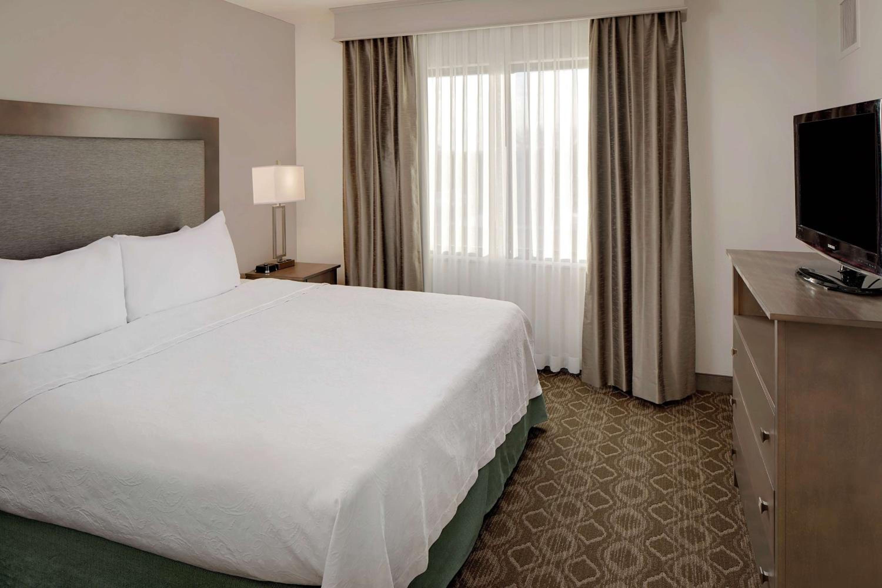 One-Bedroom King Suite - Photo 4