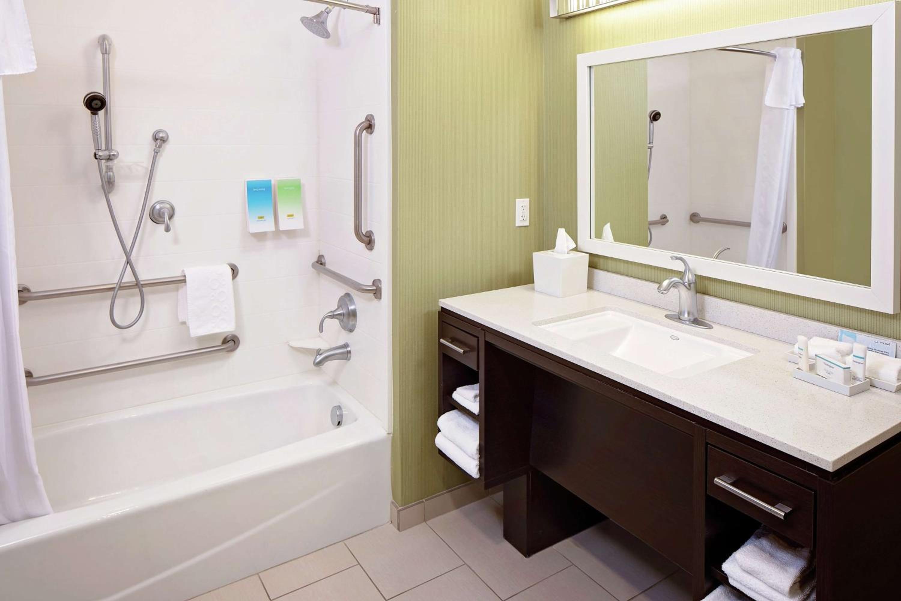 King Suite - Disability Access photo 2