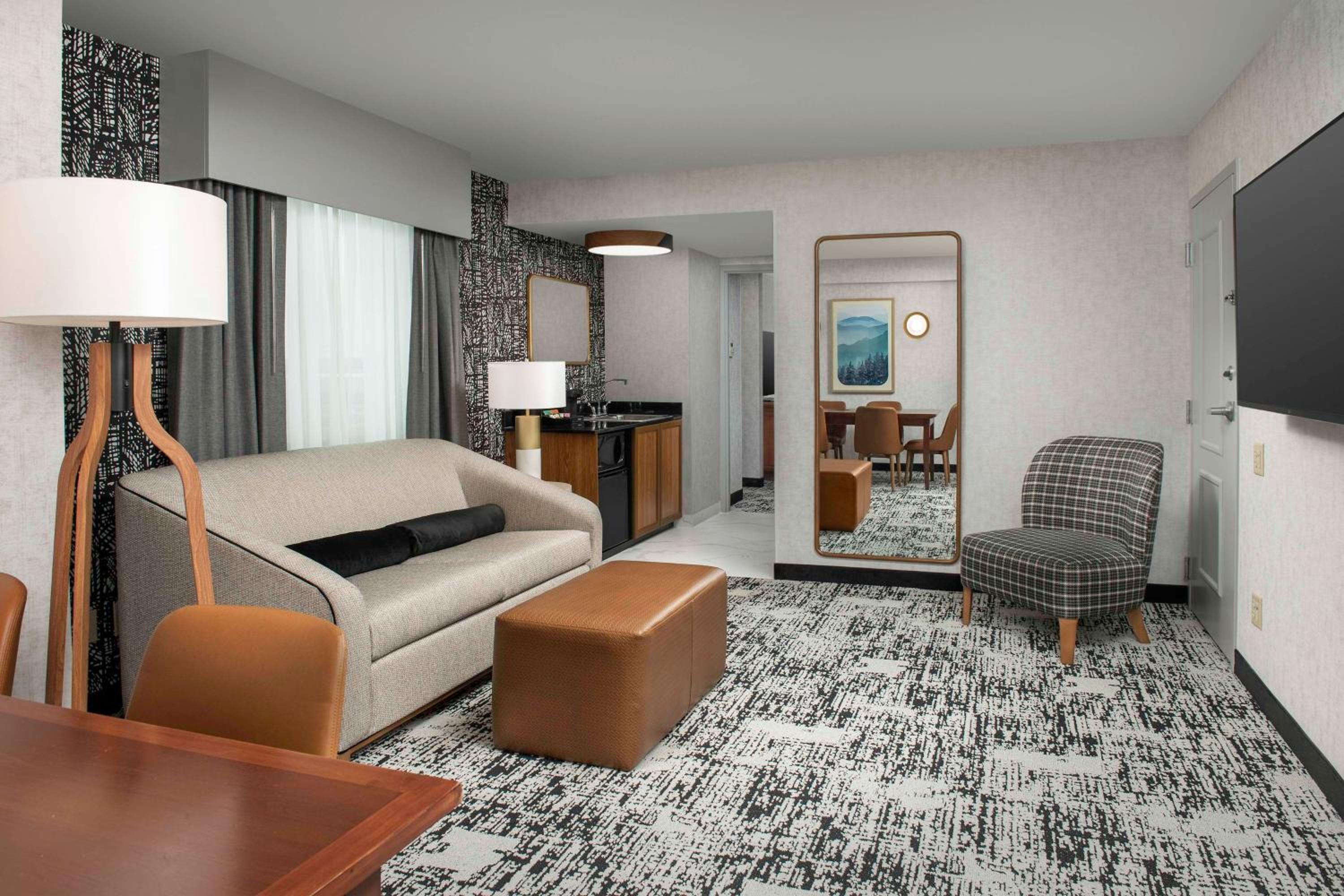 Corner King Suite - Photo 1