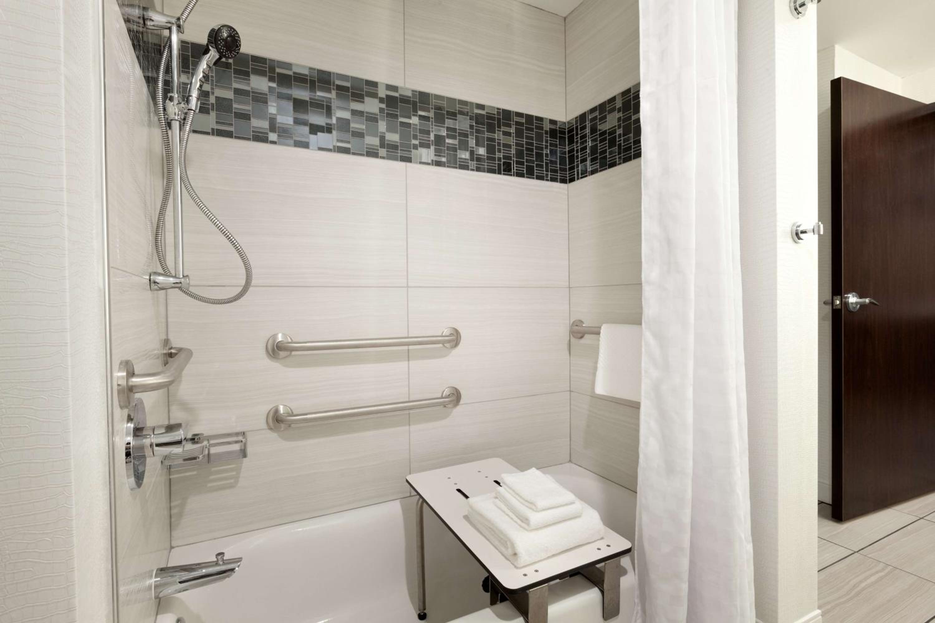 Queen Two Room Suite with Bath Tub - Mobility Accessible