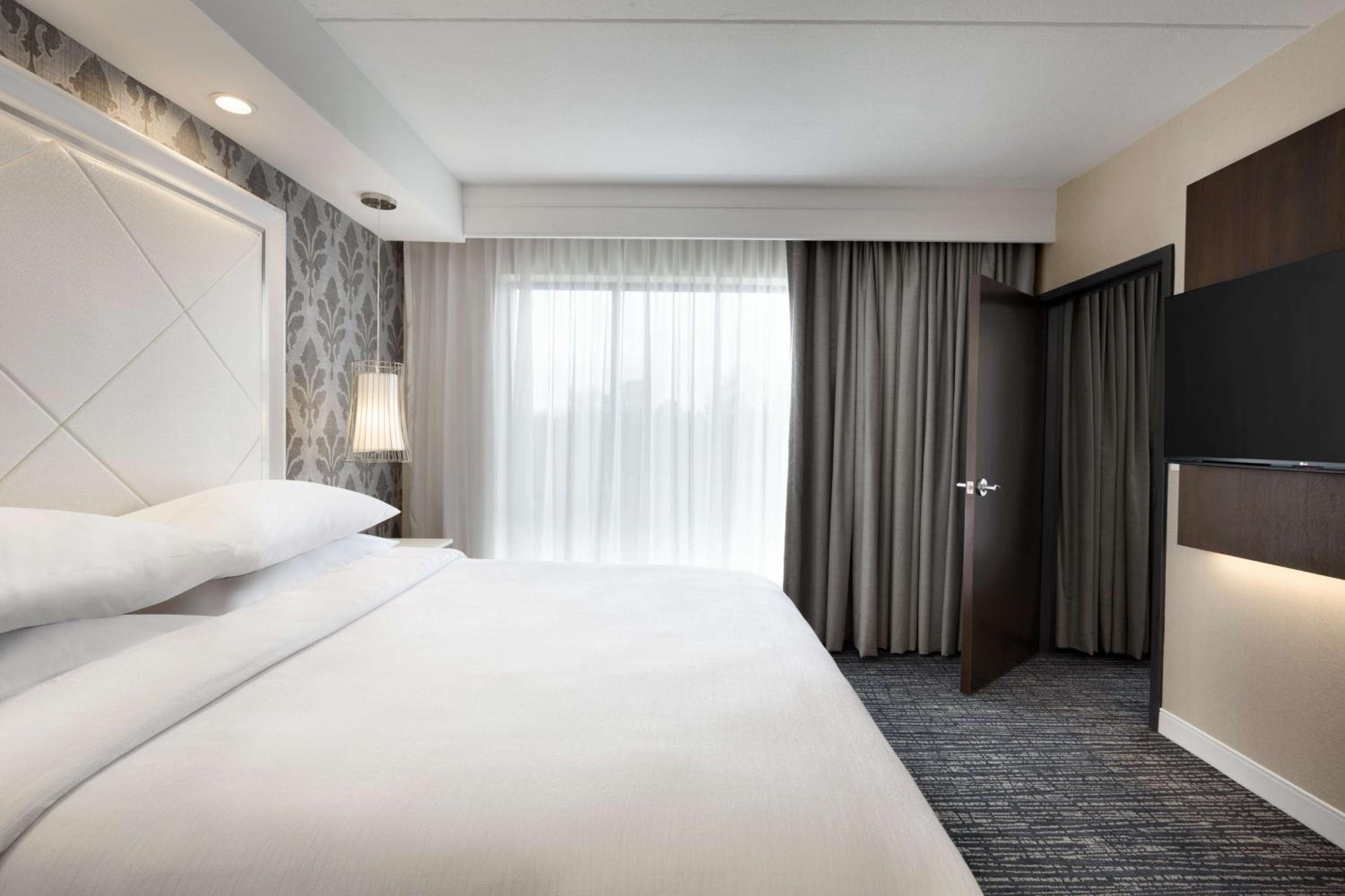 One-Bedroom King Suite