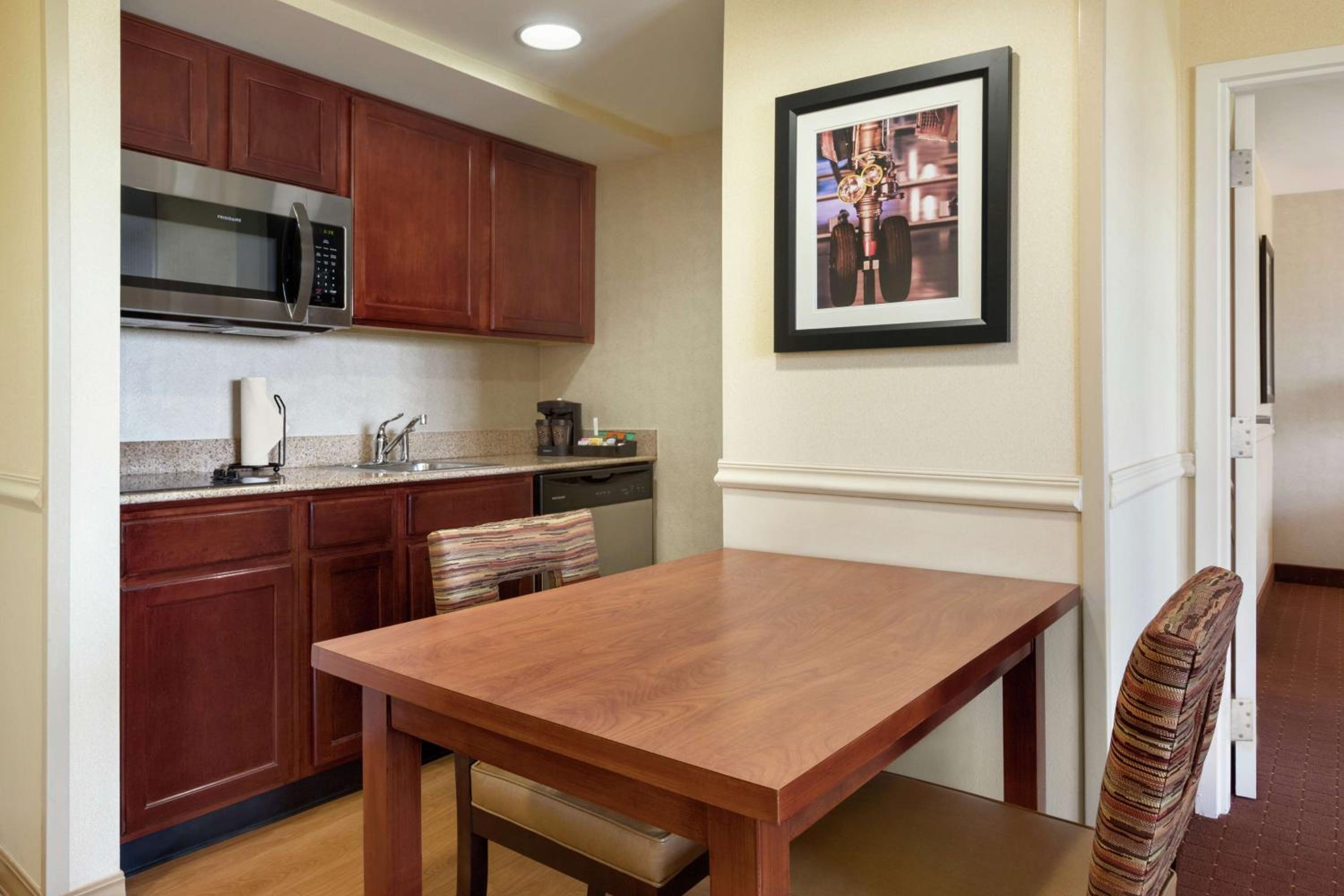 One-Bedroom King Suite - Photo 4