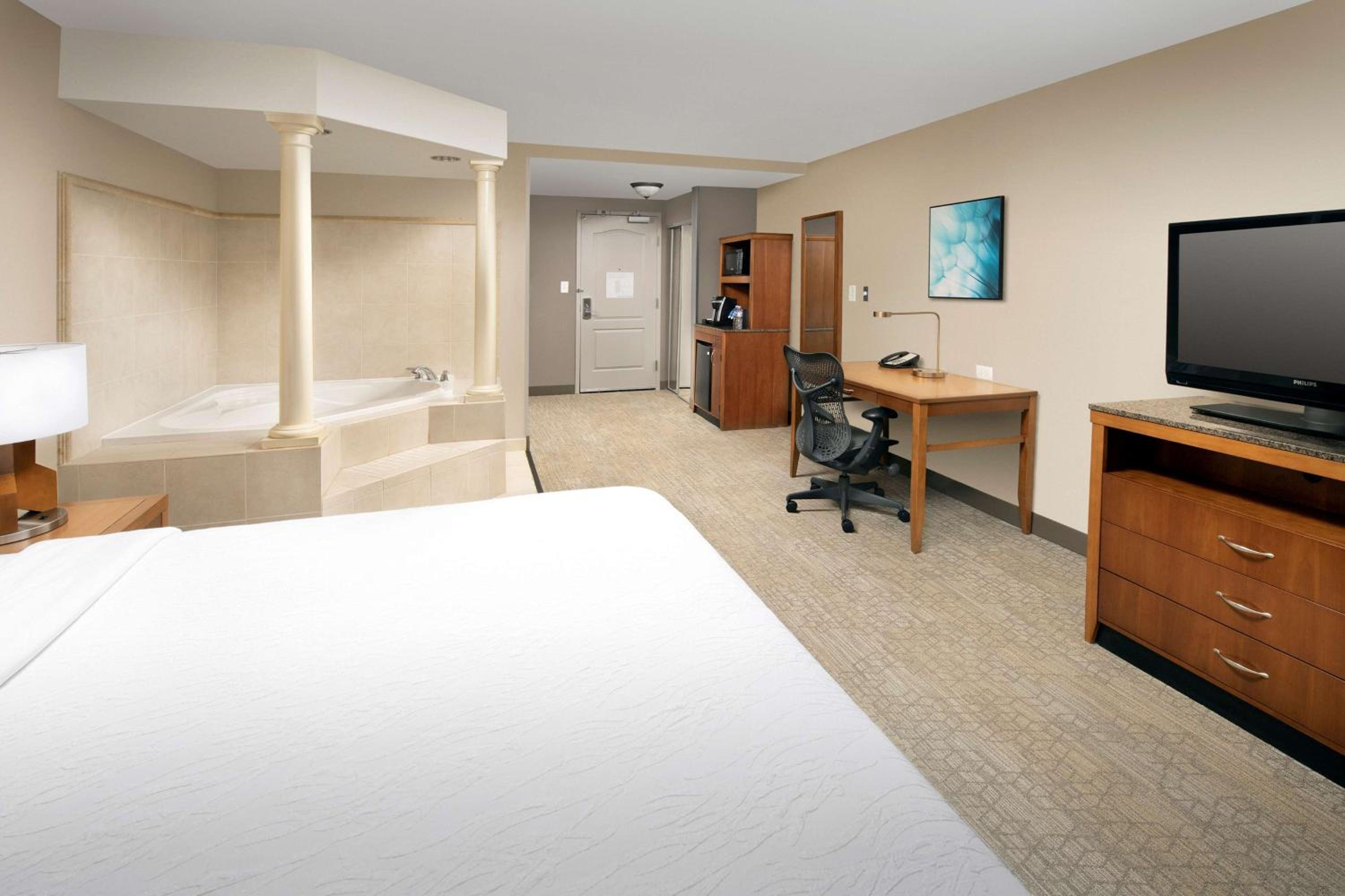 King Room With Whirlpool photo 2