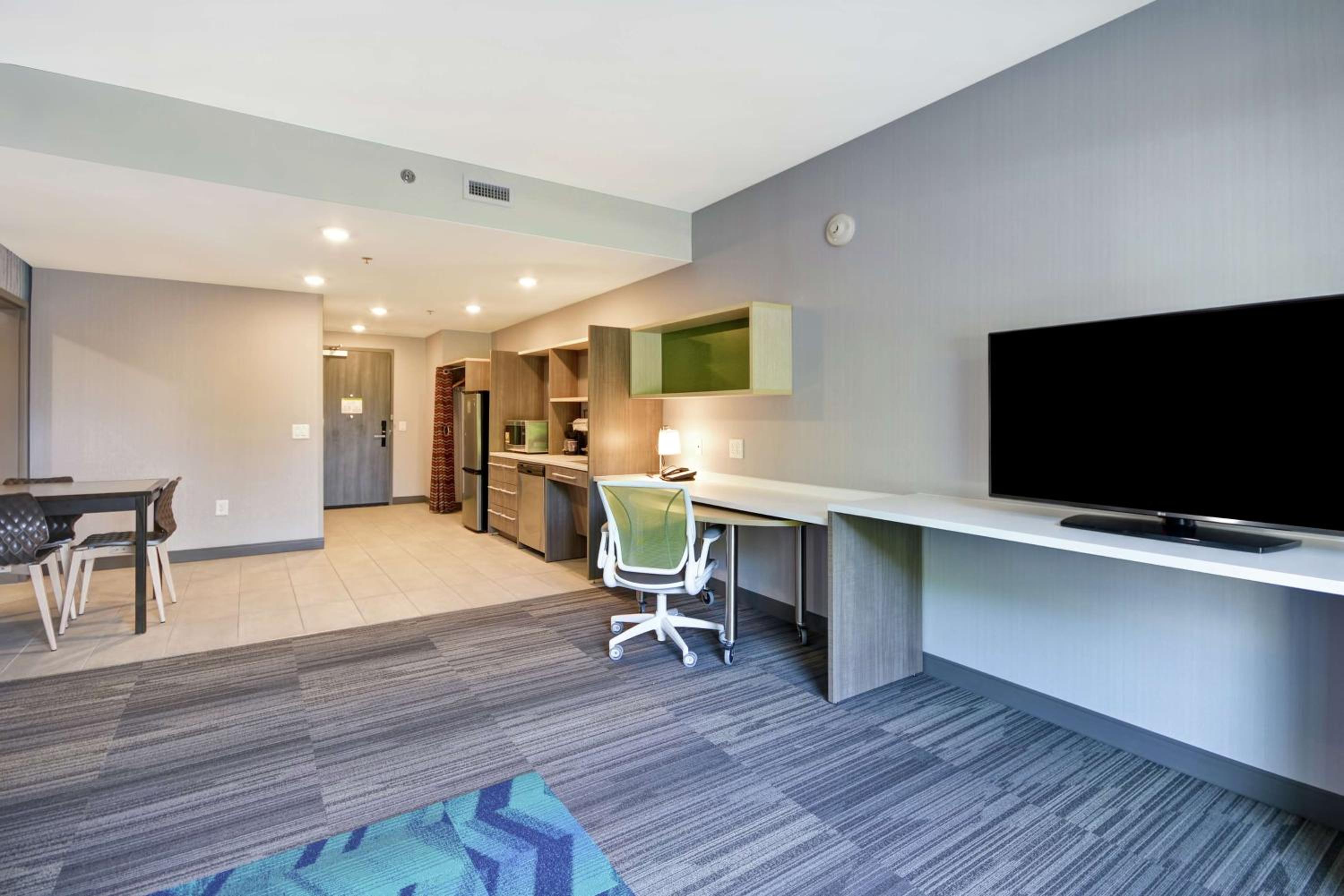 One-Bedroom King Suite - Non-Smoking photo 3