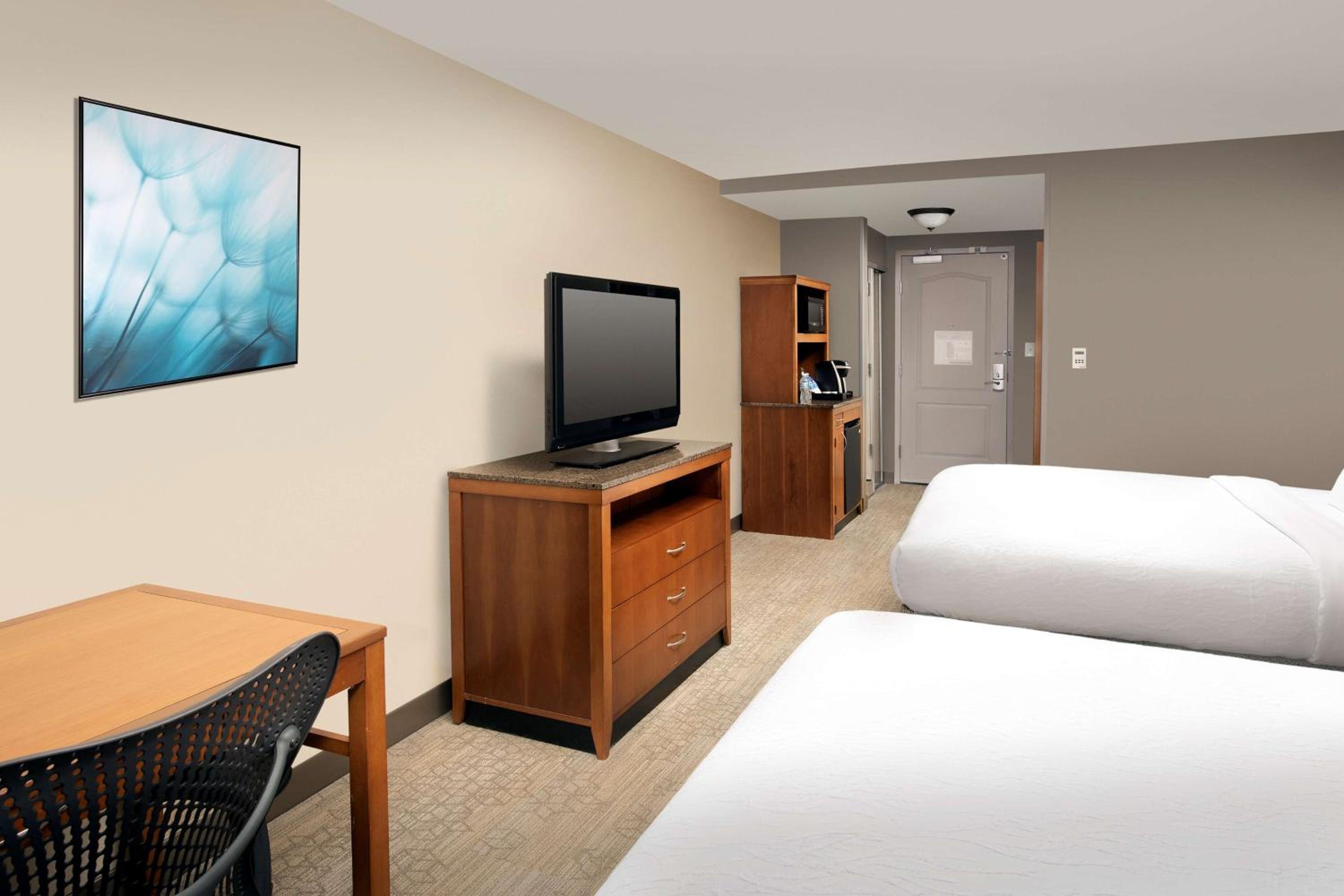 Queen Room with Two Queen Beds - Photo 1