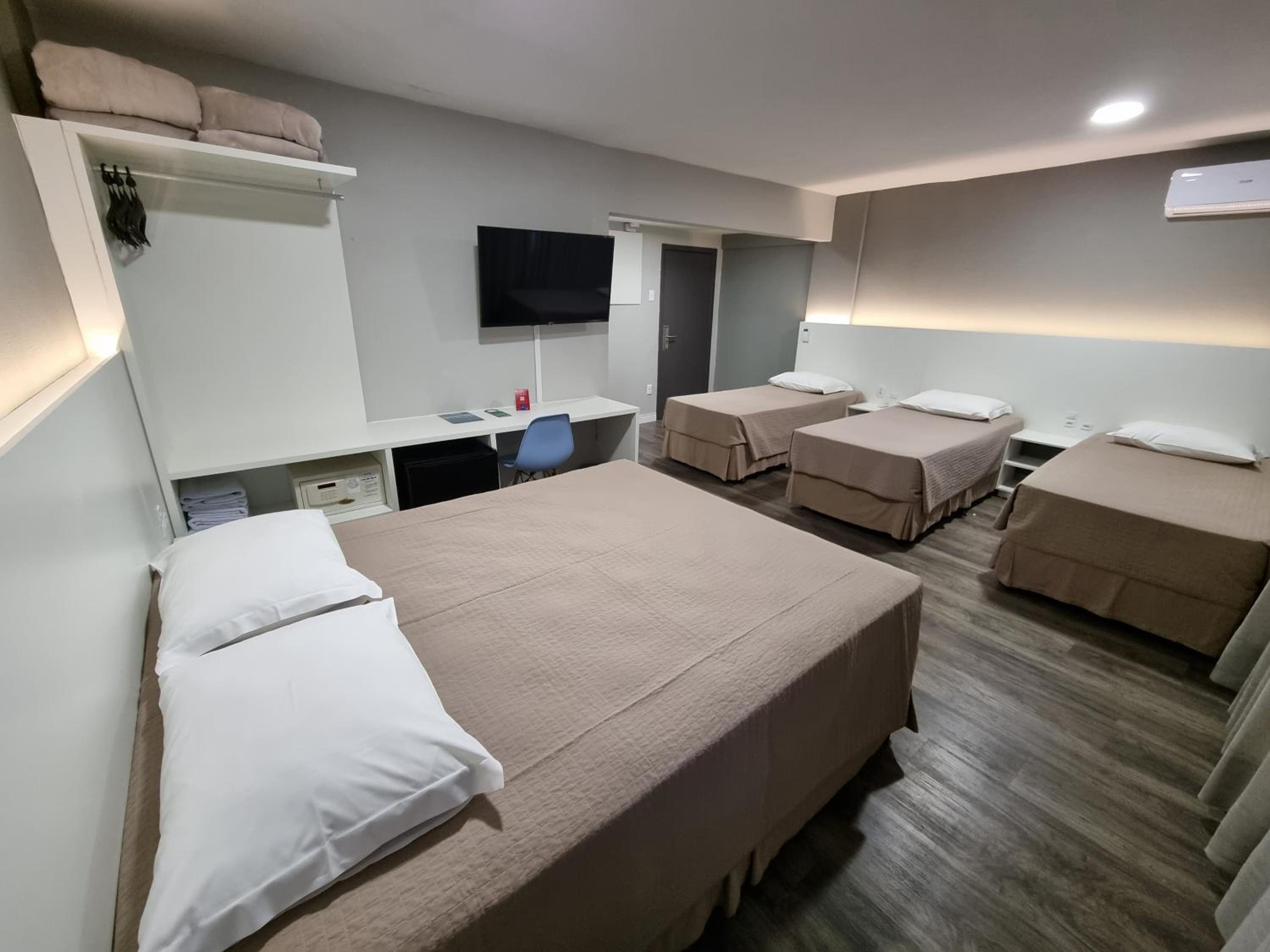 Quadruple Room photo 2