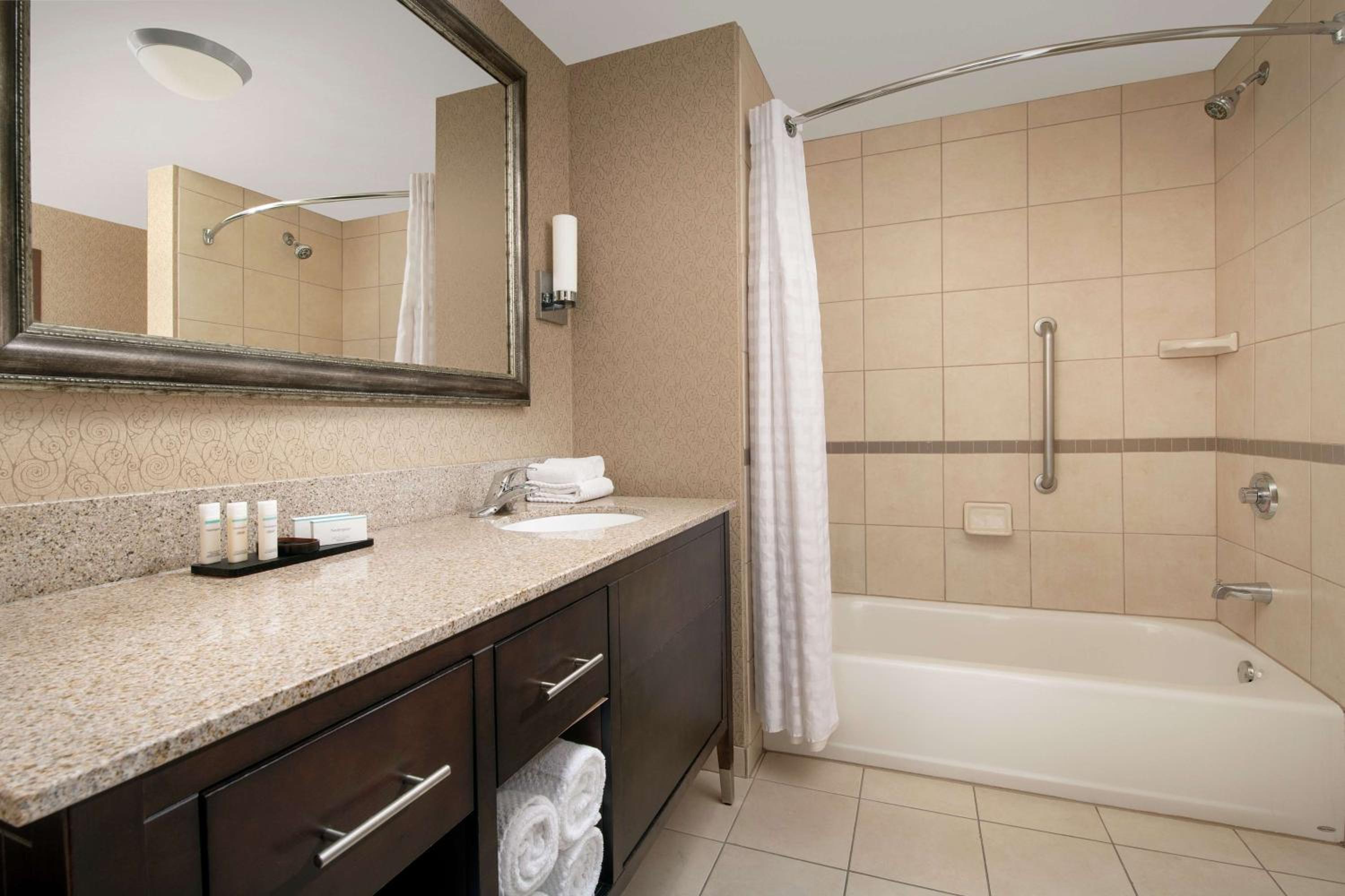 Suite with Two Queen Beds - Non-Smoking - Photo 4