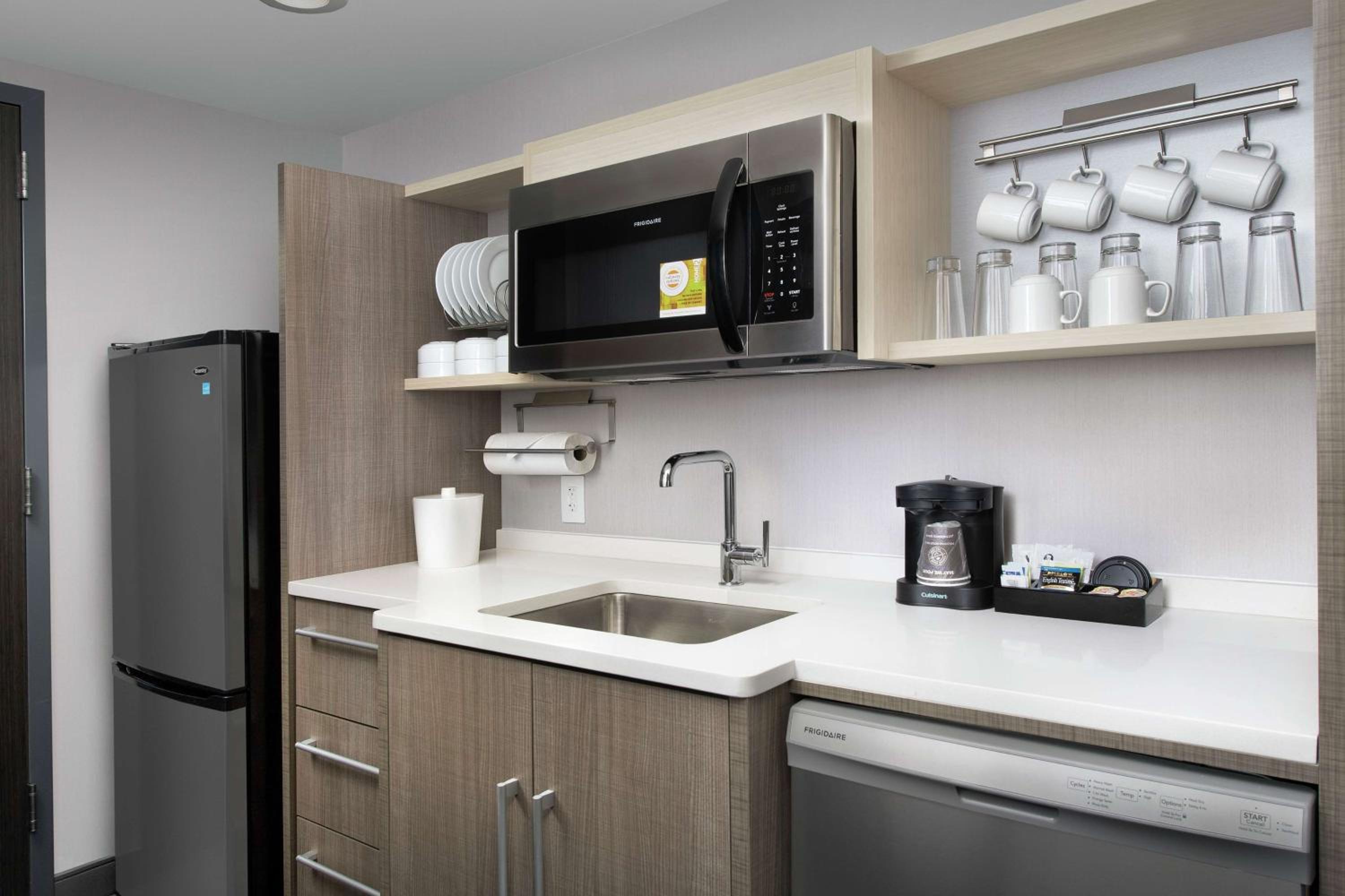Home2 Suites By Hilton Nashville Downtown Convention Center kitchen in King Studio Suite - Non-Smoking