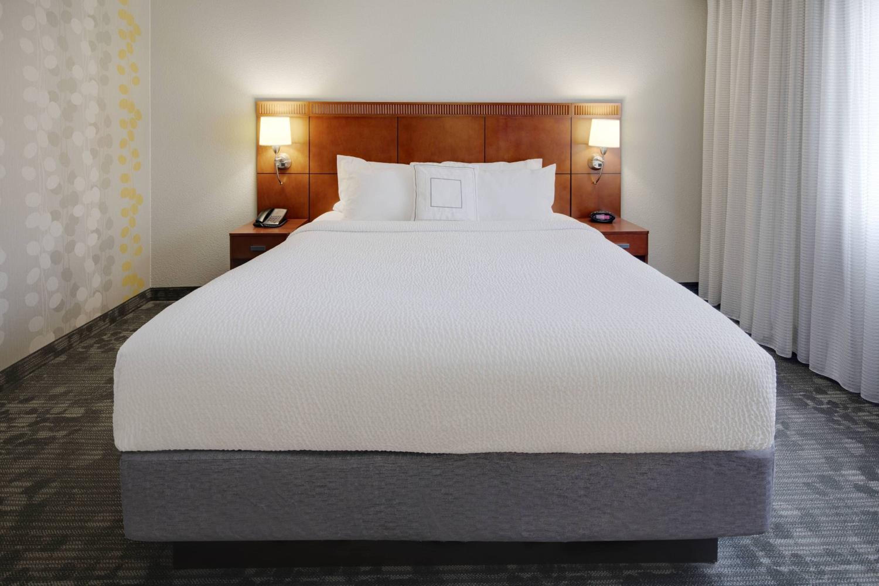 One-Bedroom King Suite - Photo 2