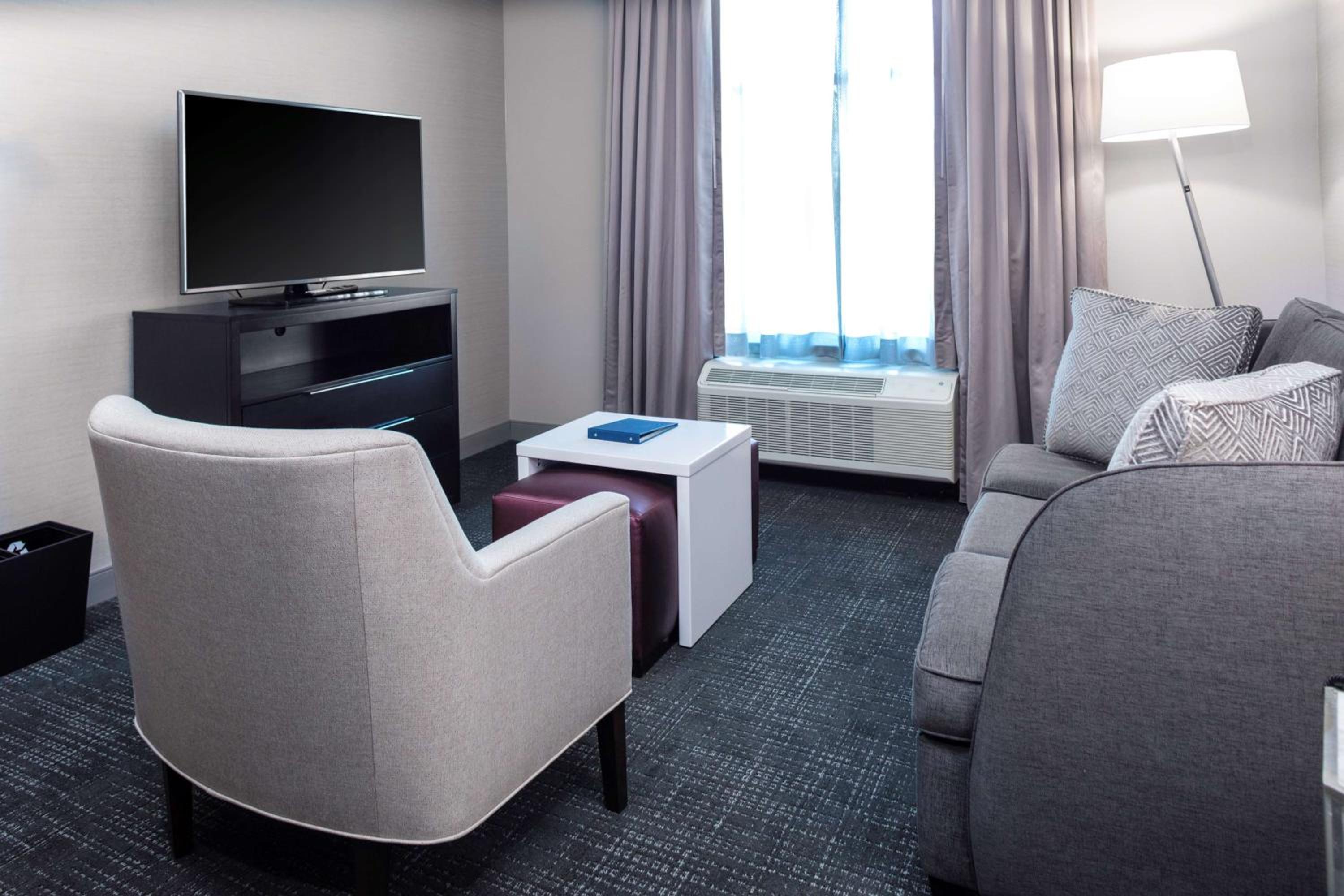 One-Bedroom King Suite - Non-Smoking - Photo 1