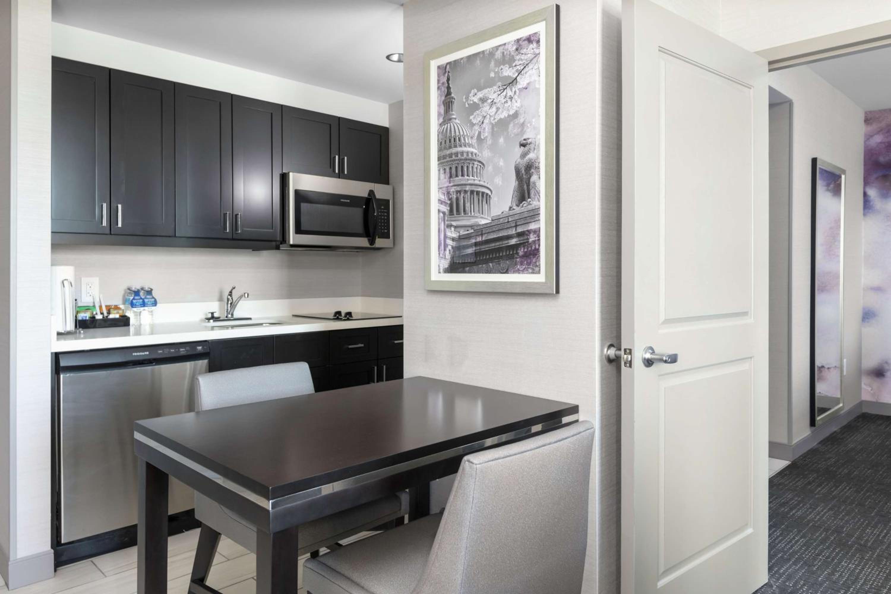 One-Bedroom King Suite - Non-Smoking - Photo 3