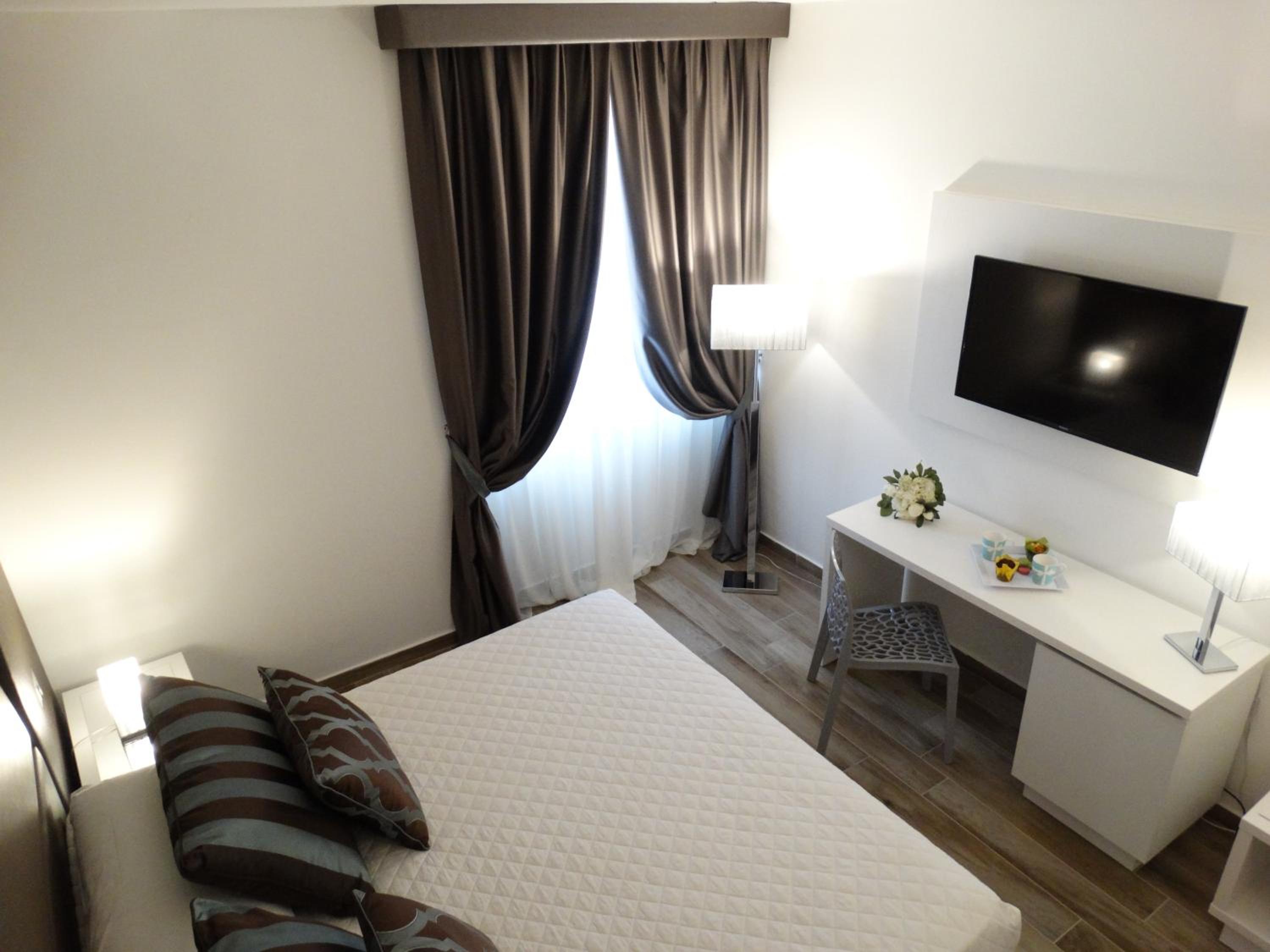 Deluxe Triple Room - Photo 6