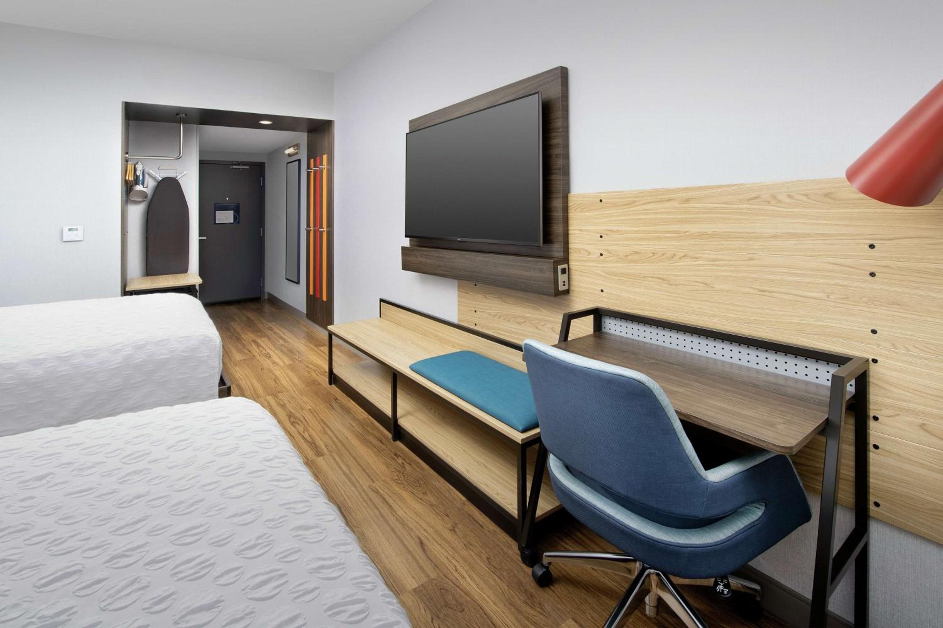 Queen Room with Two Queen Beds - Photo 1