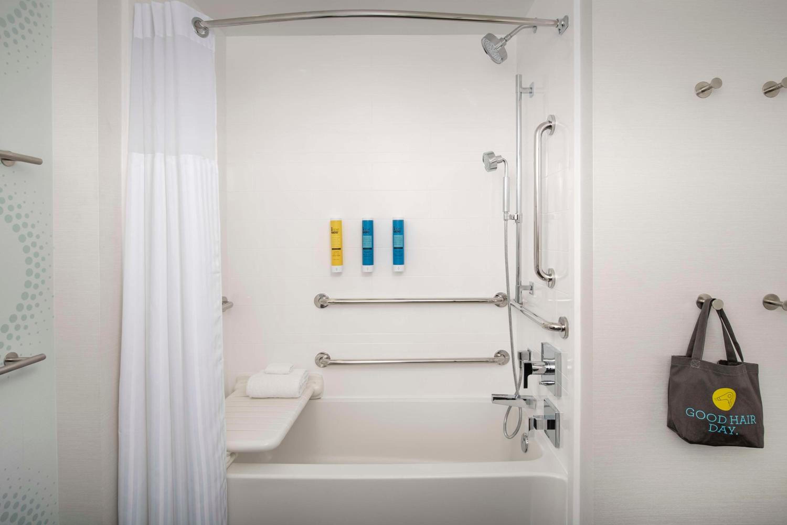 King Room with Accessible Tub - Mobility Access - Photo 1