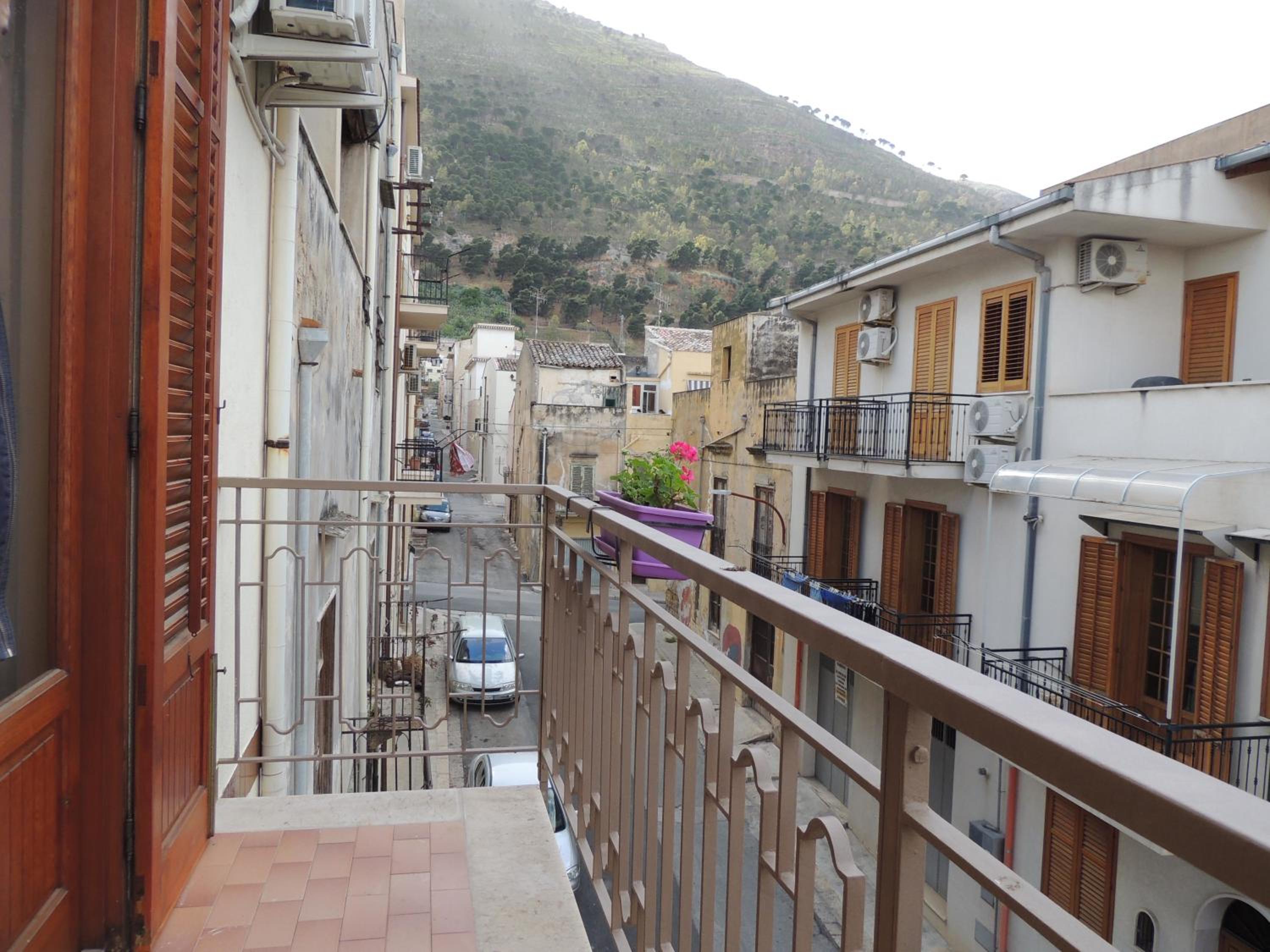 Apartment with Mountain View - Photo 6