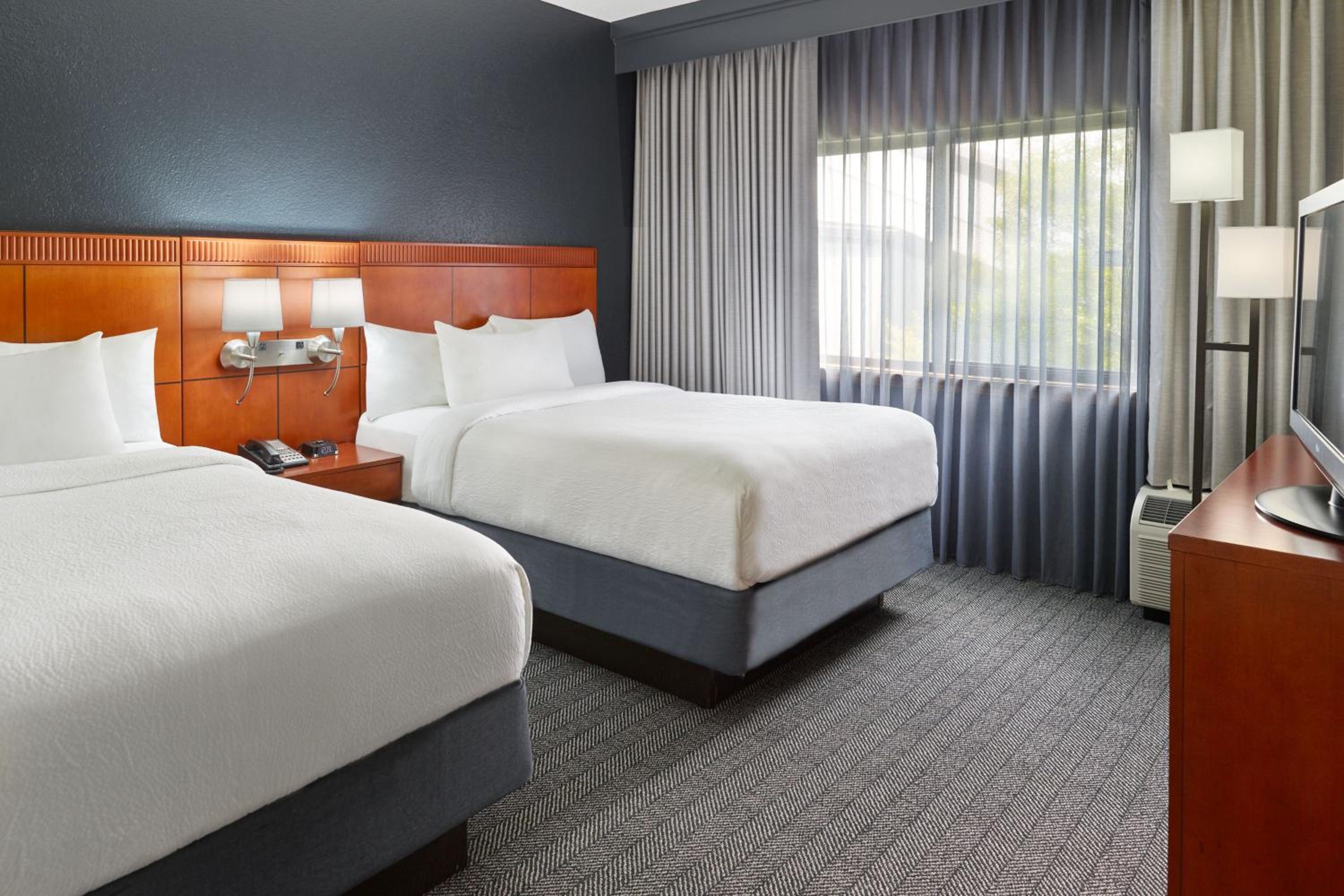 Suite with Two Double Beds and Sofa Bed - Photo 6