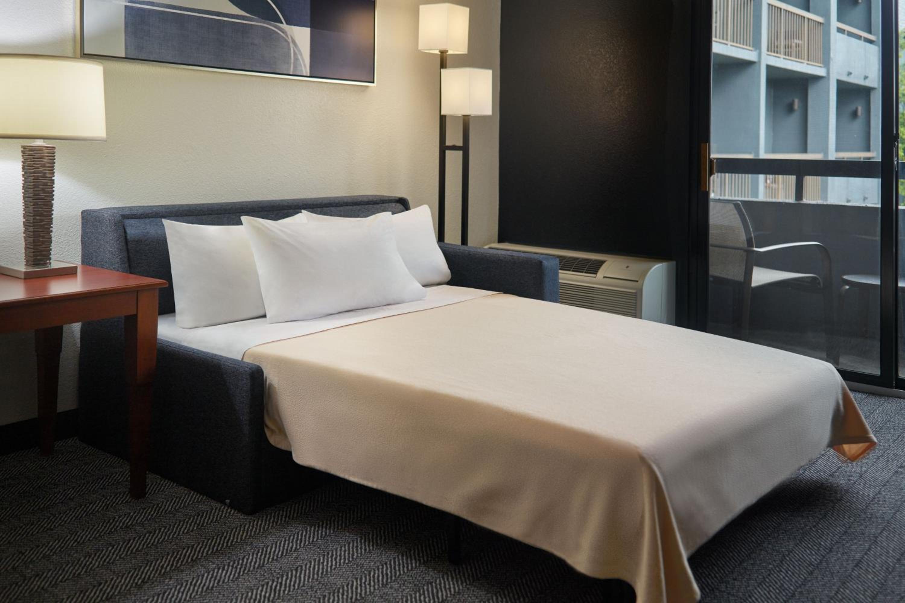 Suite with Two Double Beds and Sofa Bed - Photo 4