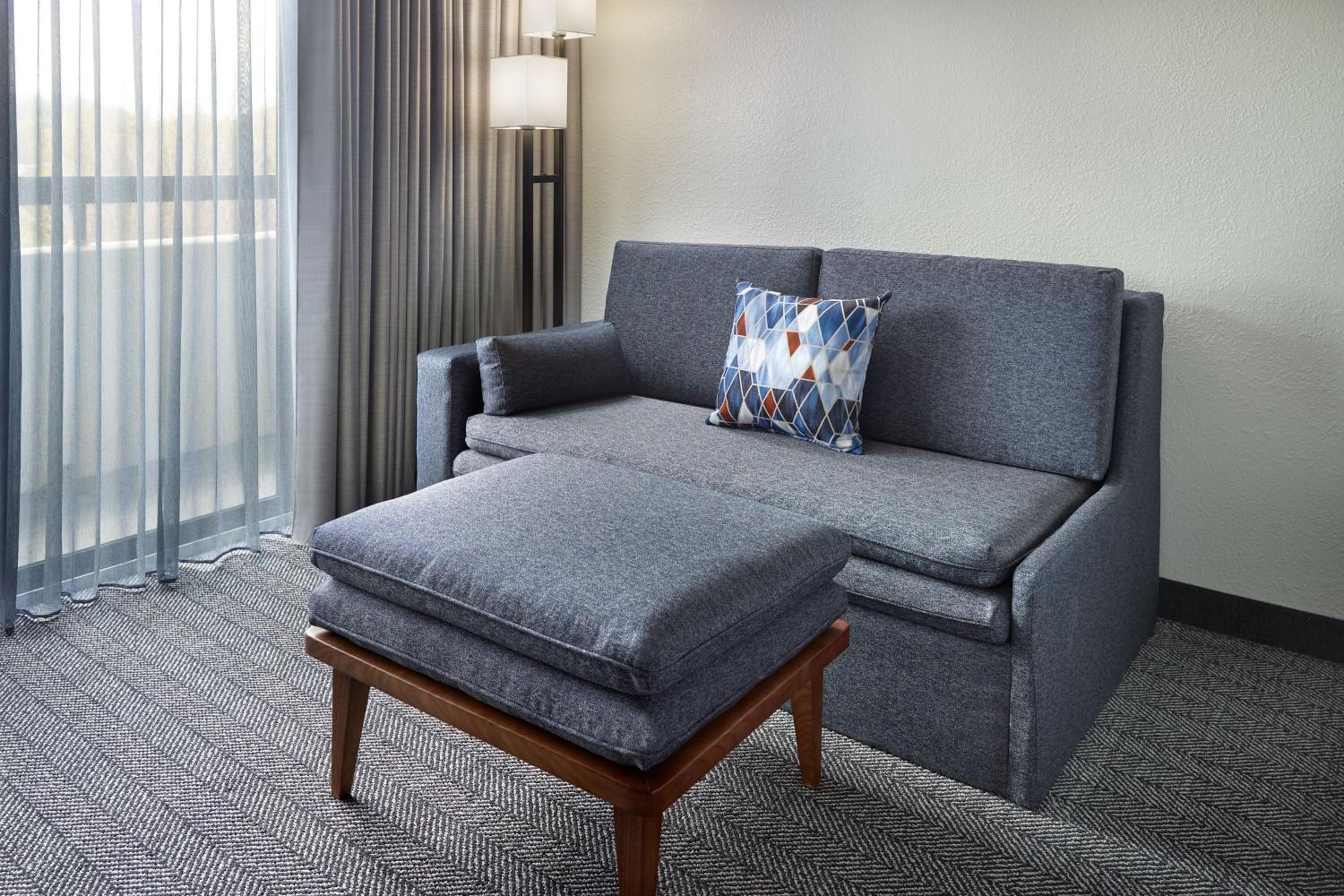 King Room with Sofa Bed - Photo 2