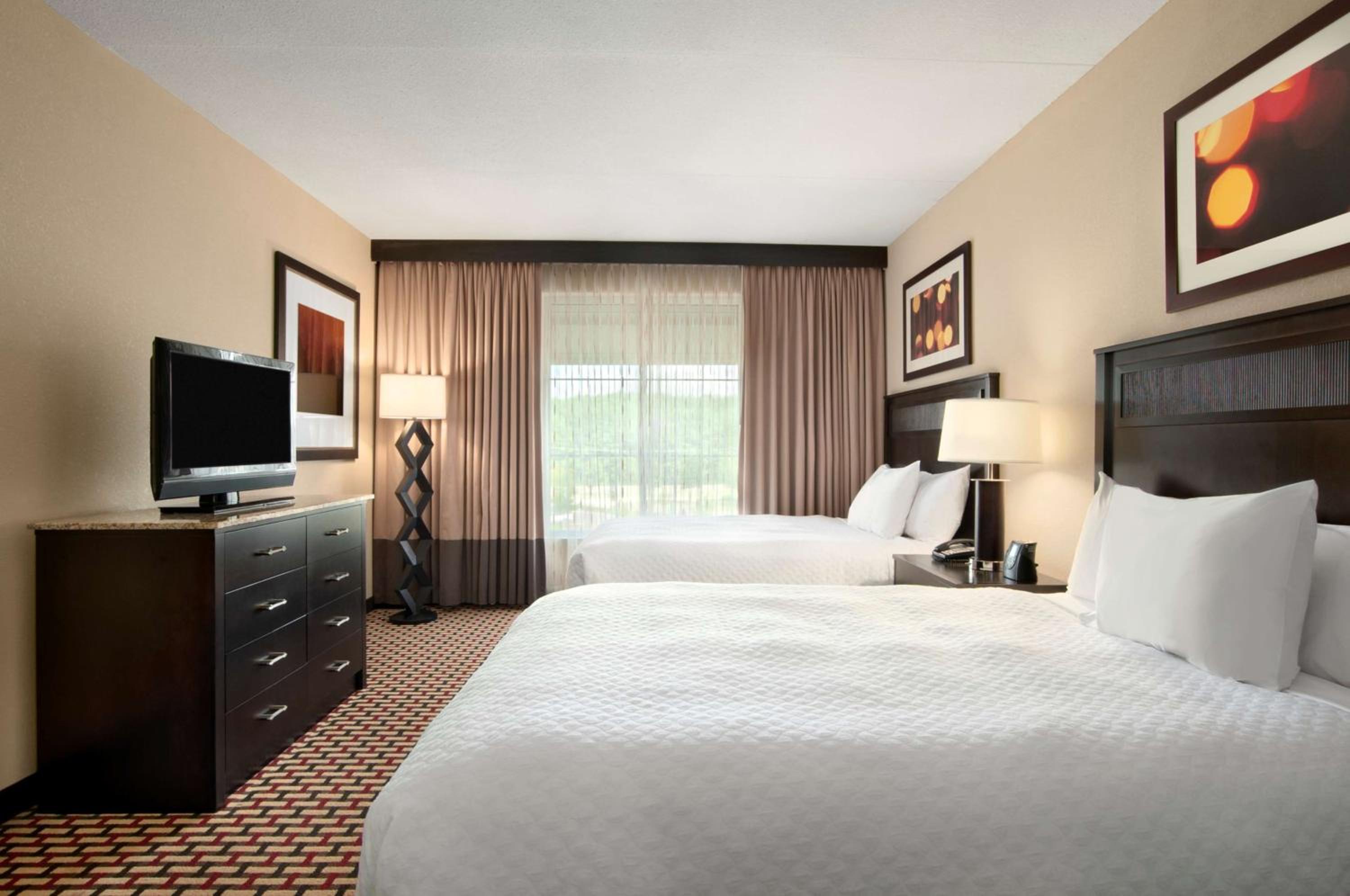 Suite with Two Queen Beds - Non-Smoking - Photo 5
