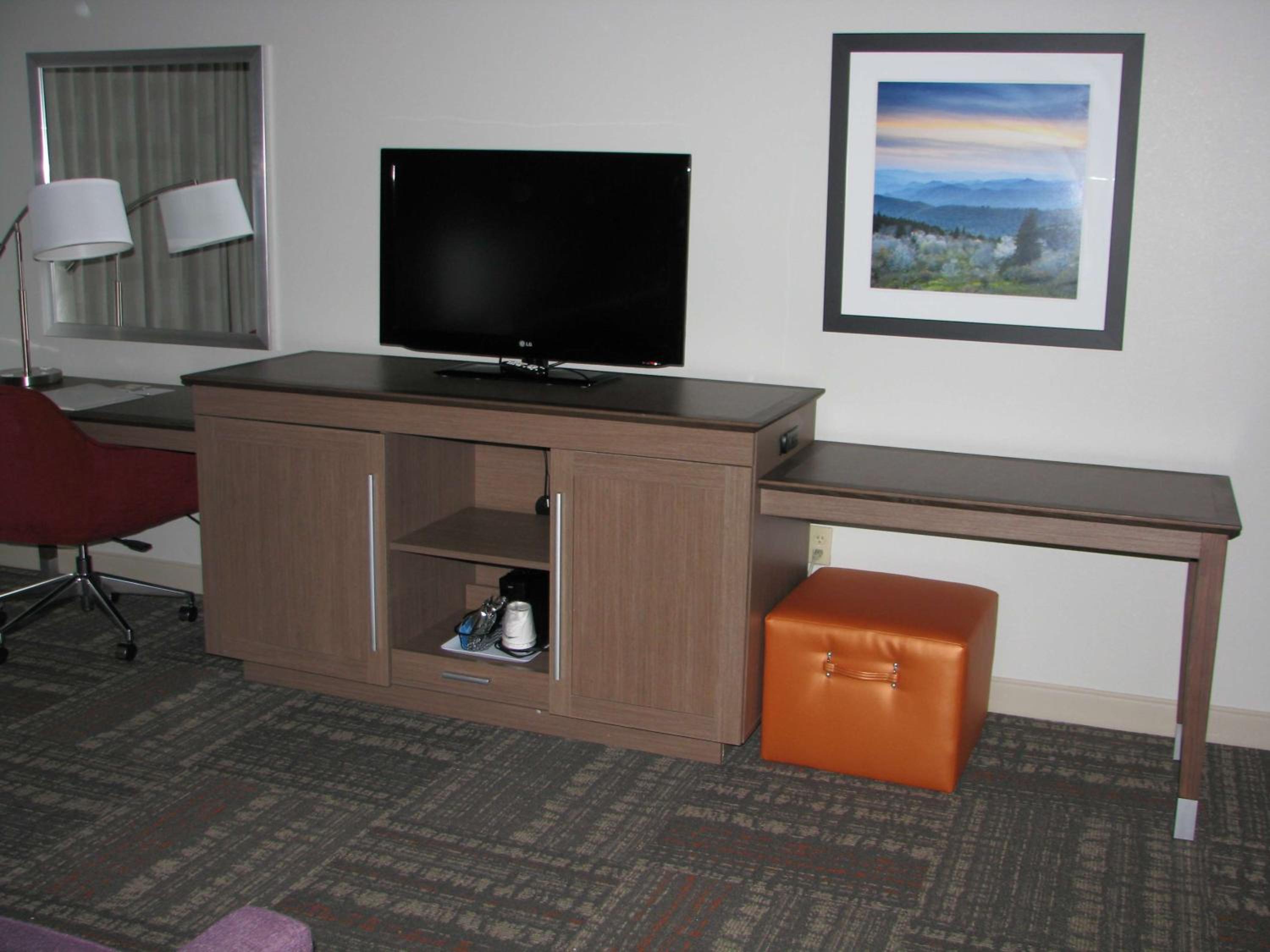 One-Bedroom King Suite with Whirlpool - Non-Smoking