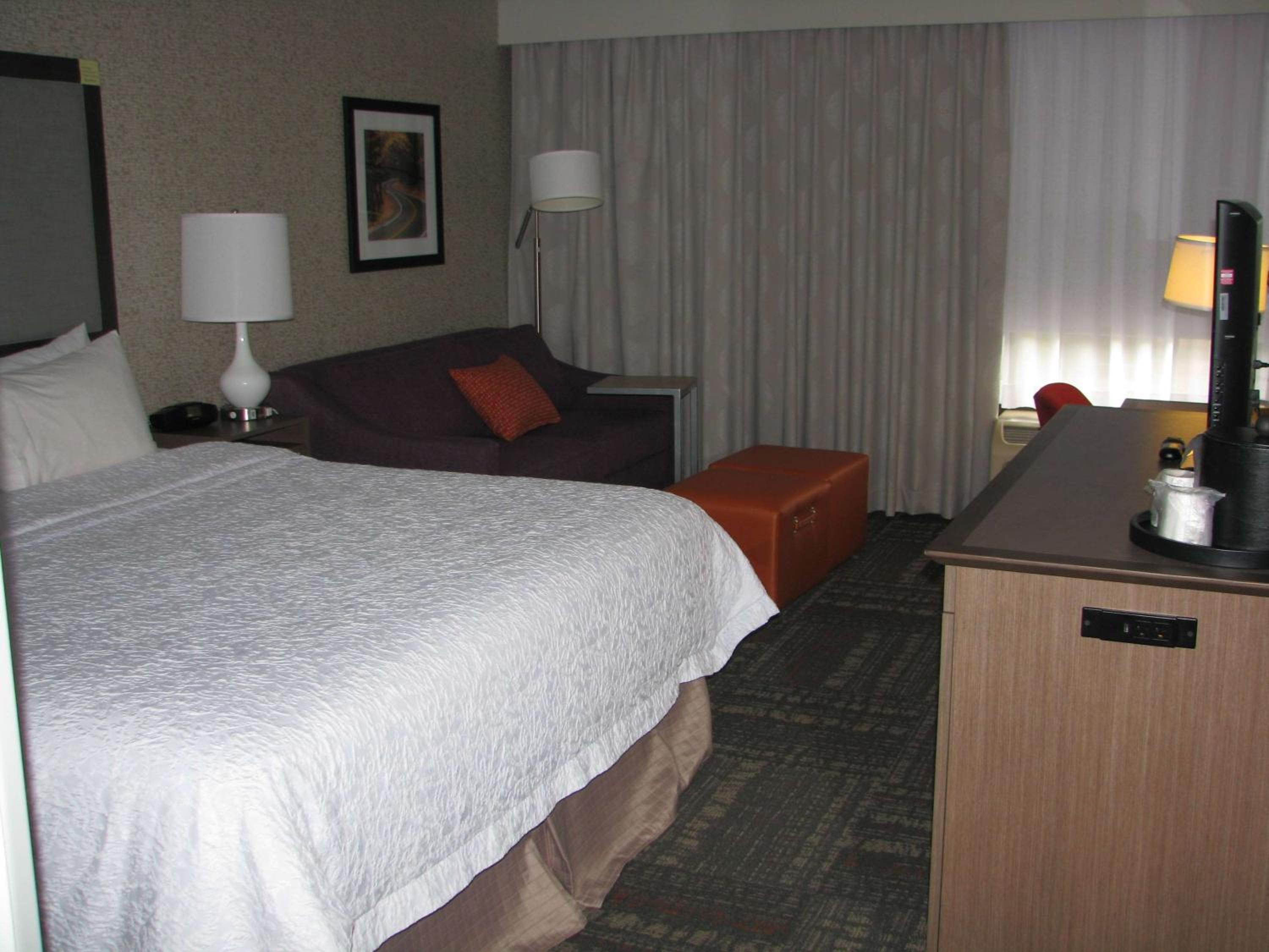 King Room with Sofa Bed and Study - Non-Smoking
