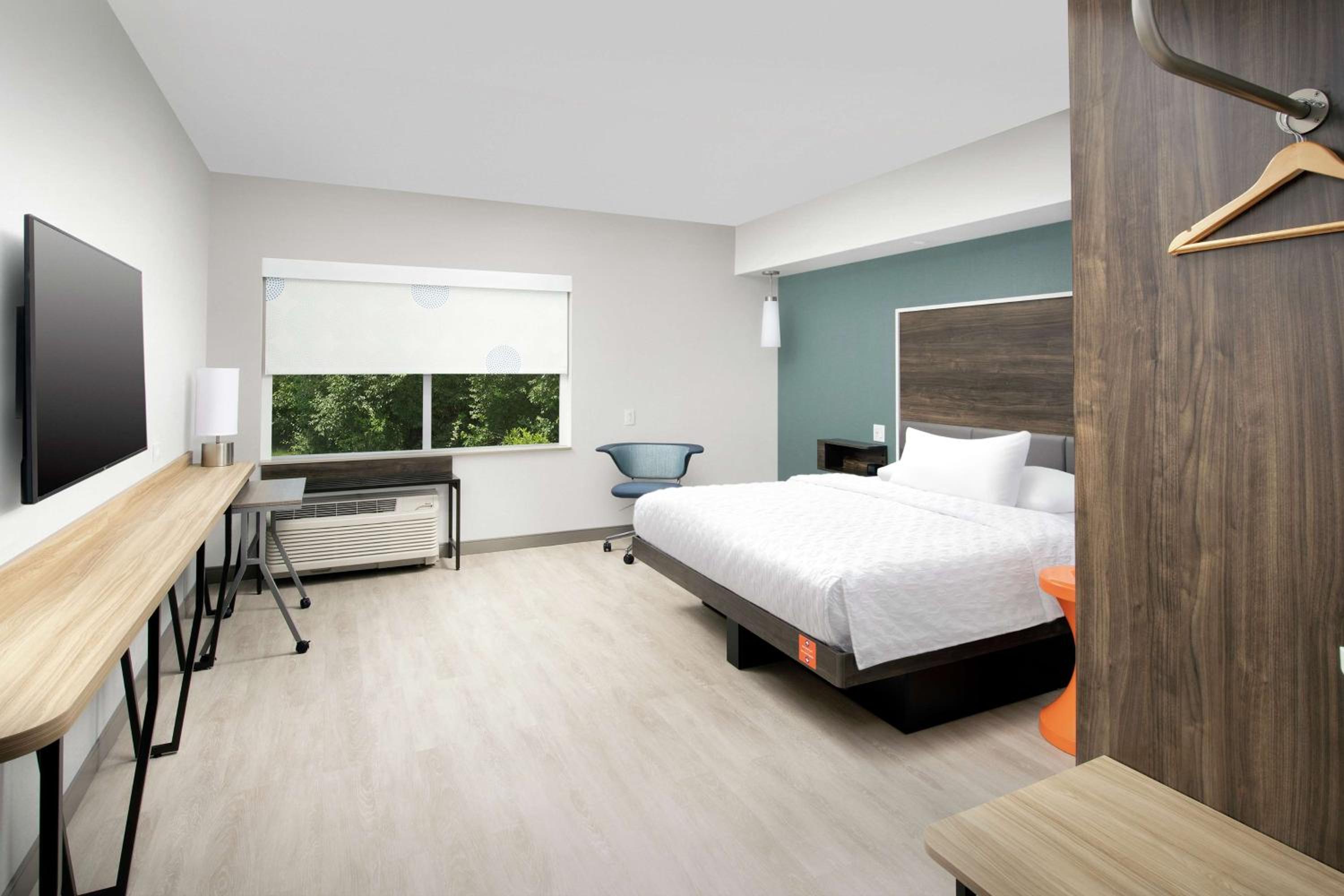 King Room with Accessible Tub - Mobility Access