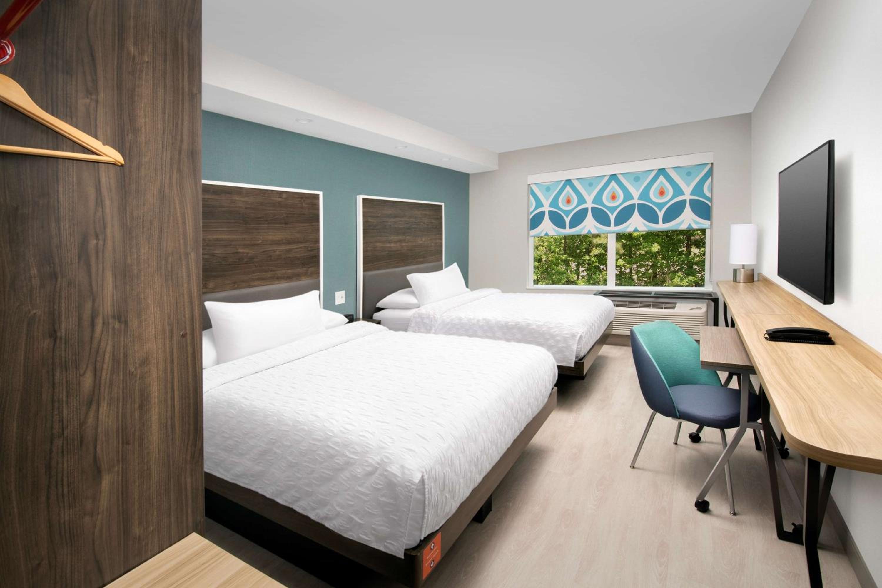 Queen Room with Two Queen Beds photo 2