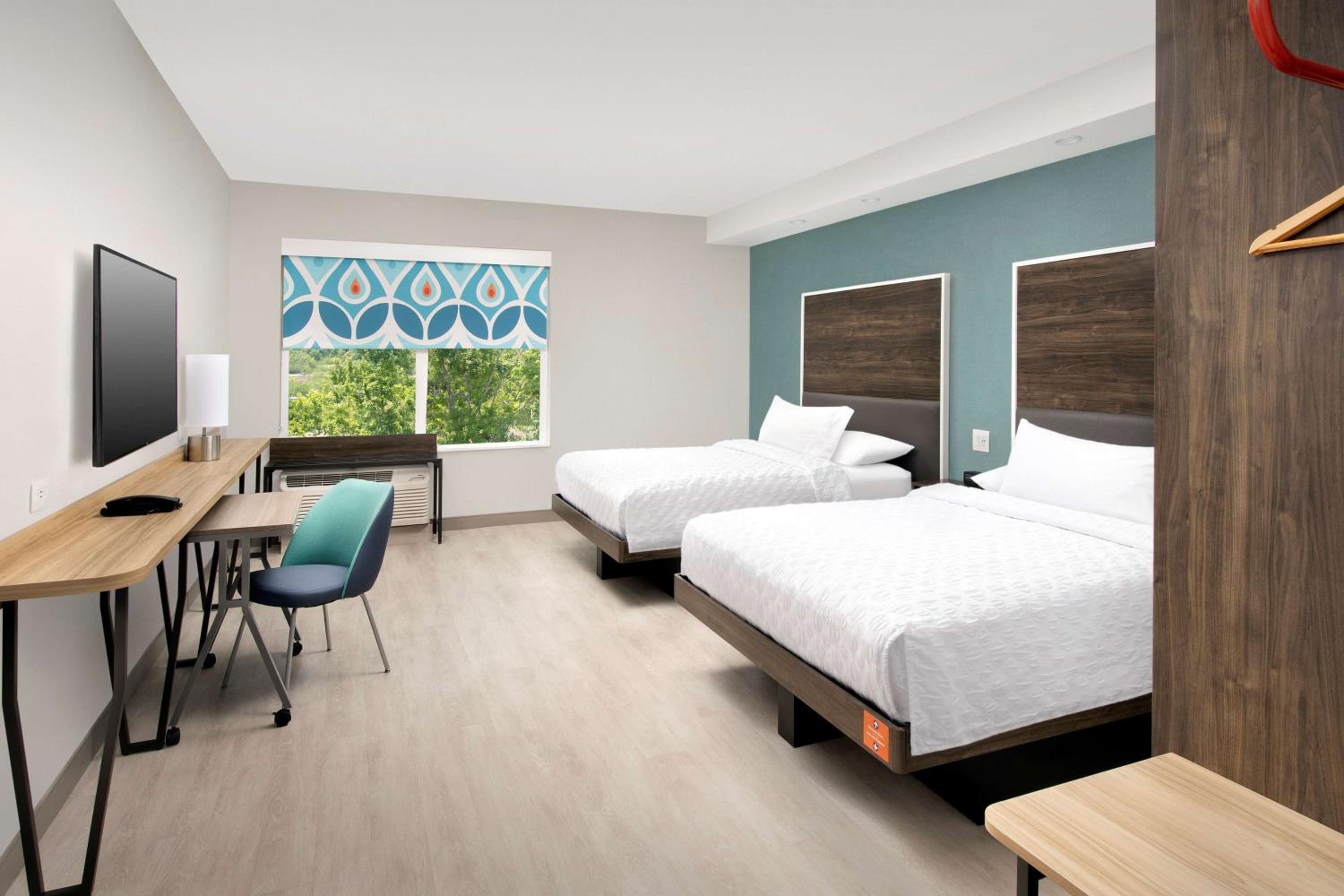 Queen Room with Two Queen Beds - Mobility Access photo 2