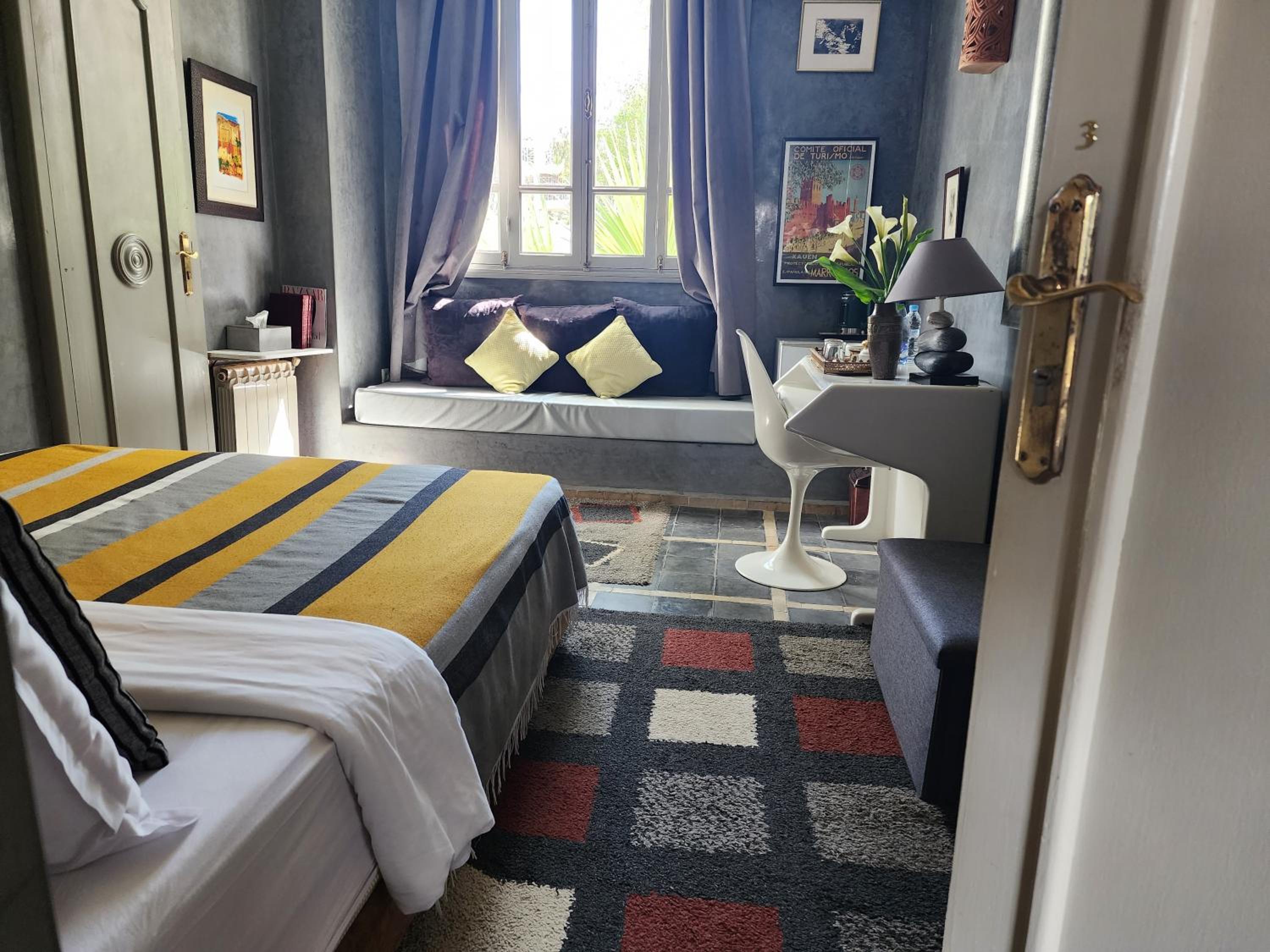 Room 3 - Photo 10