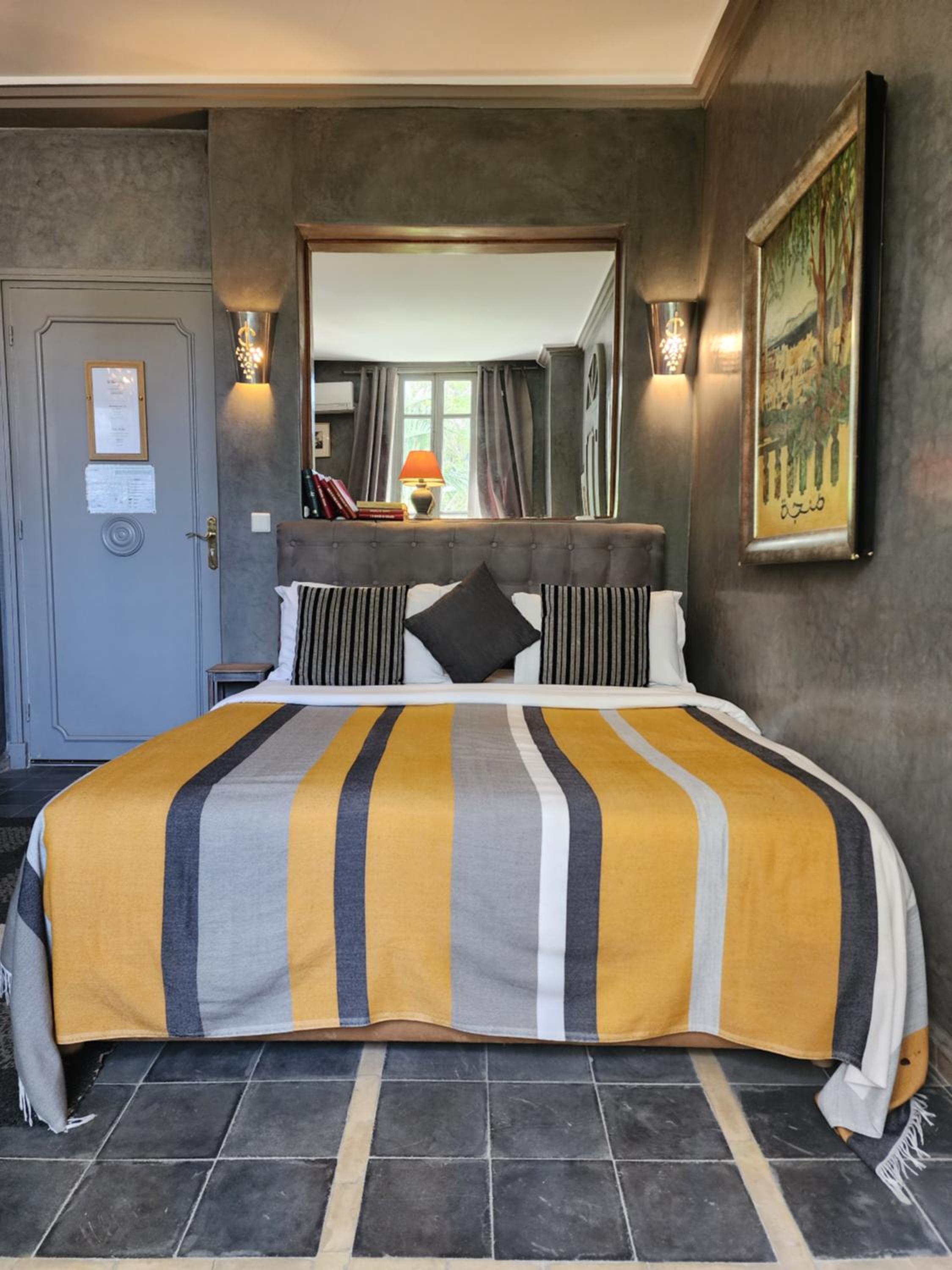Room 3 - Photo 1