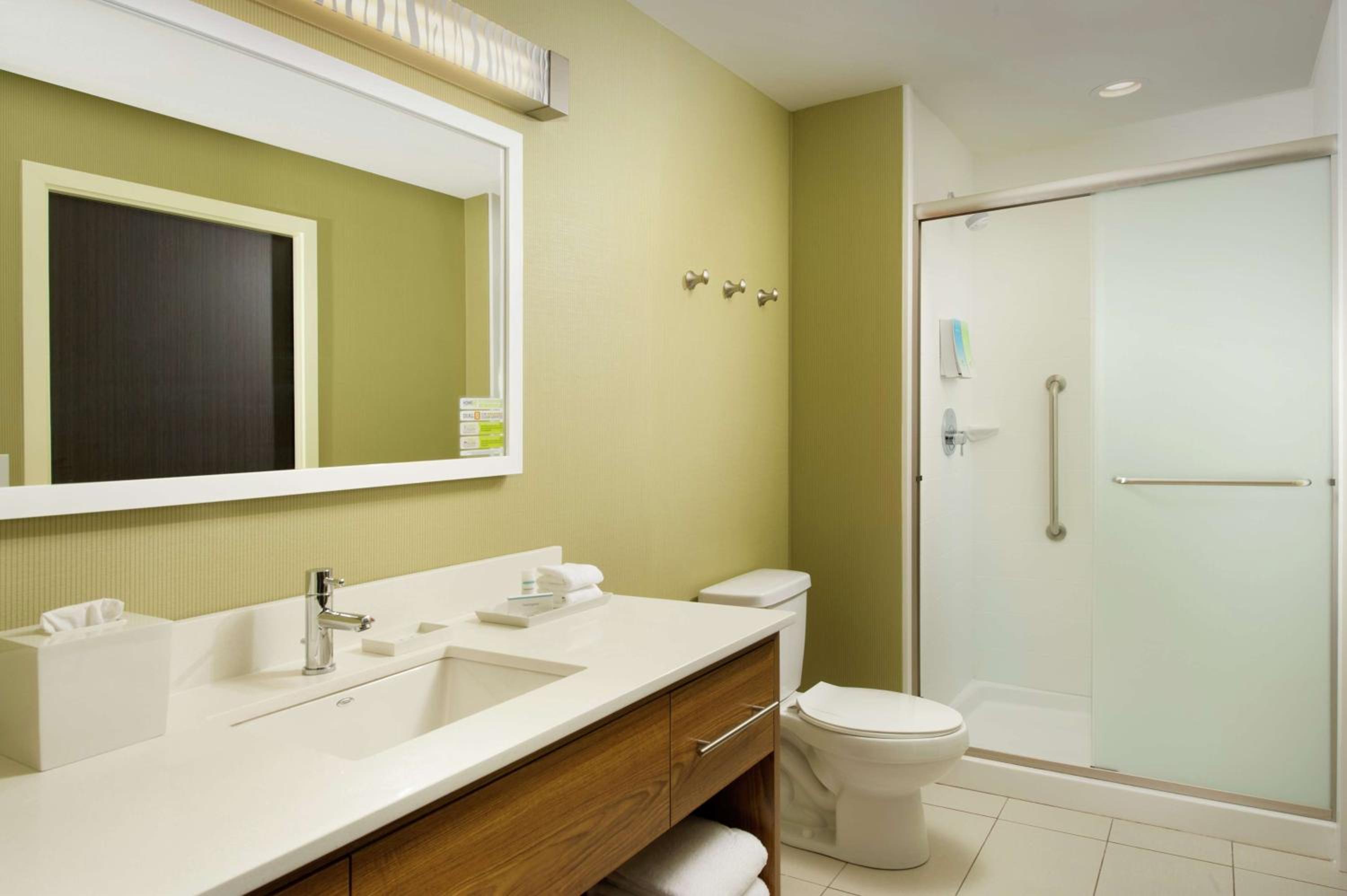 One-Bedroom King Suite - Non-Smoking photo 3