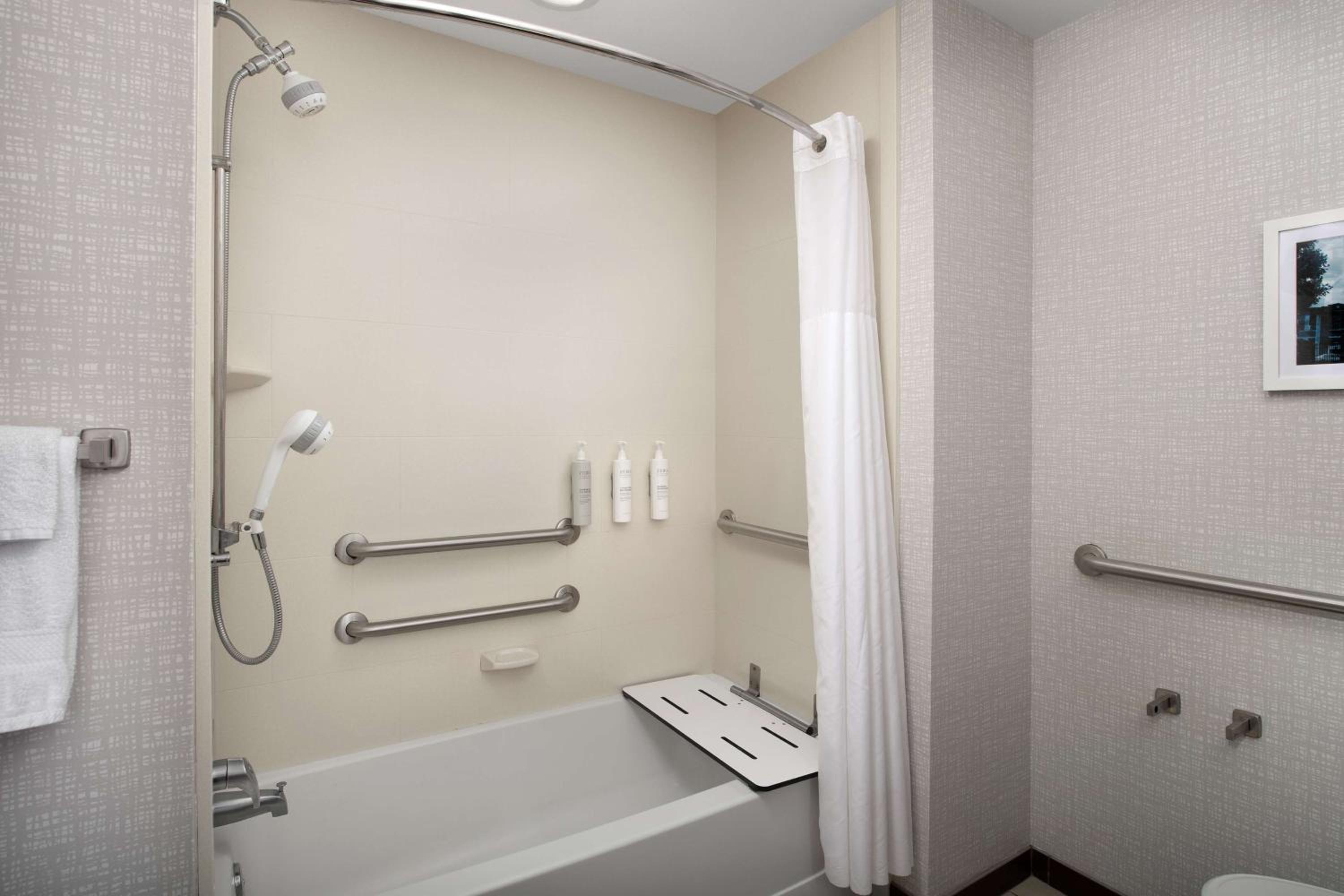 Queen Room with Two Queen Beds - Mobility and Hearing Access/Non-Smoking - Photo 3