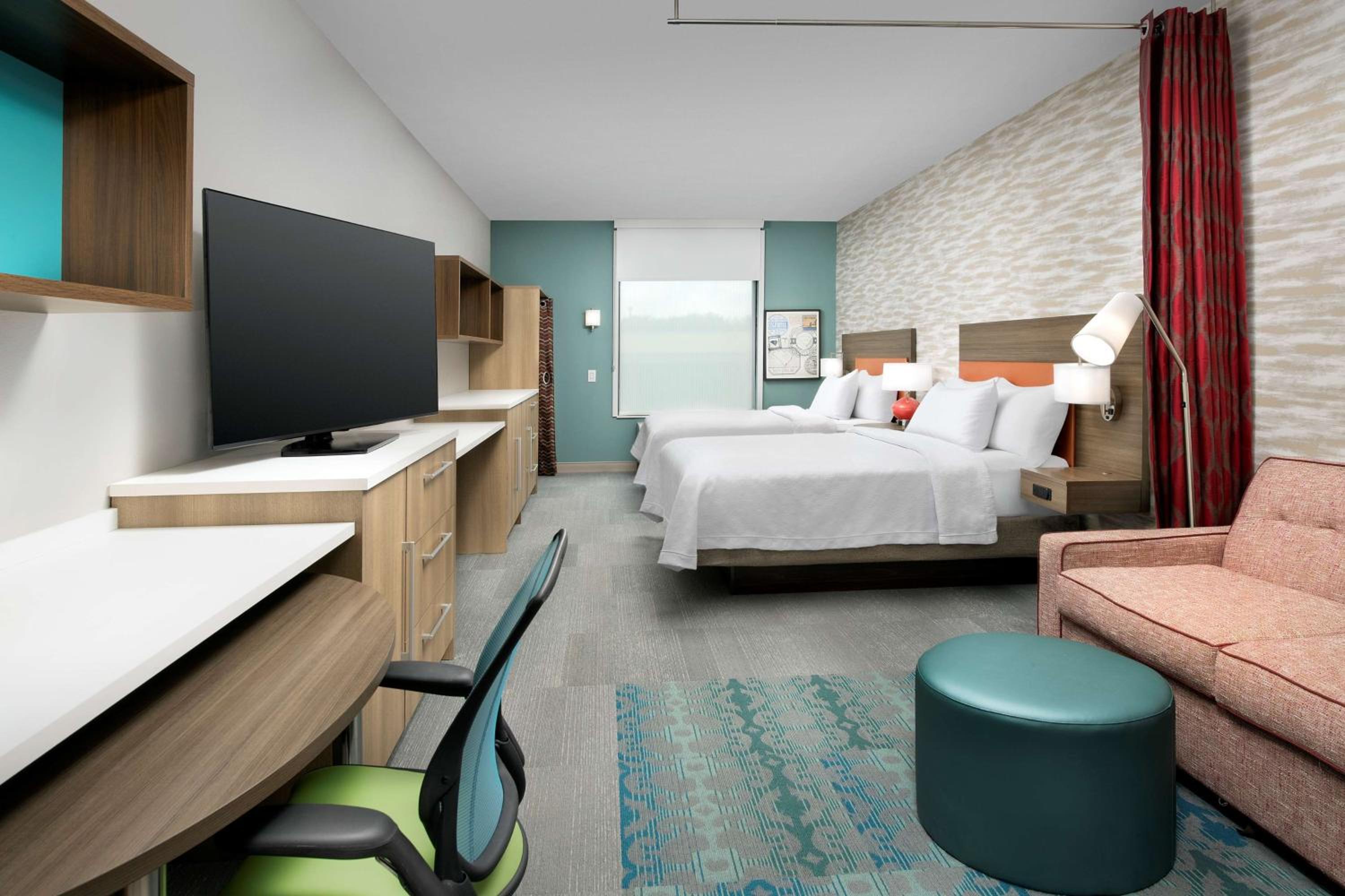 Queen Studio with Two Queen Beds - Non-Smoking - Photo 2