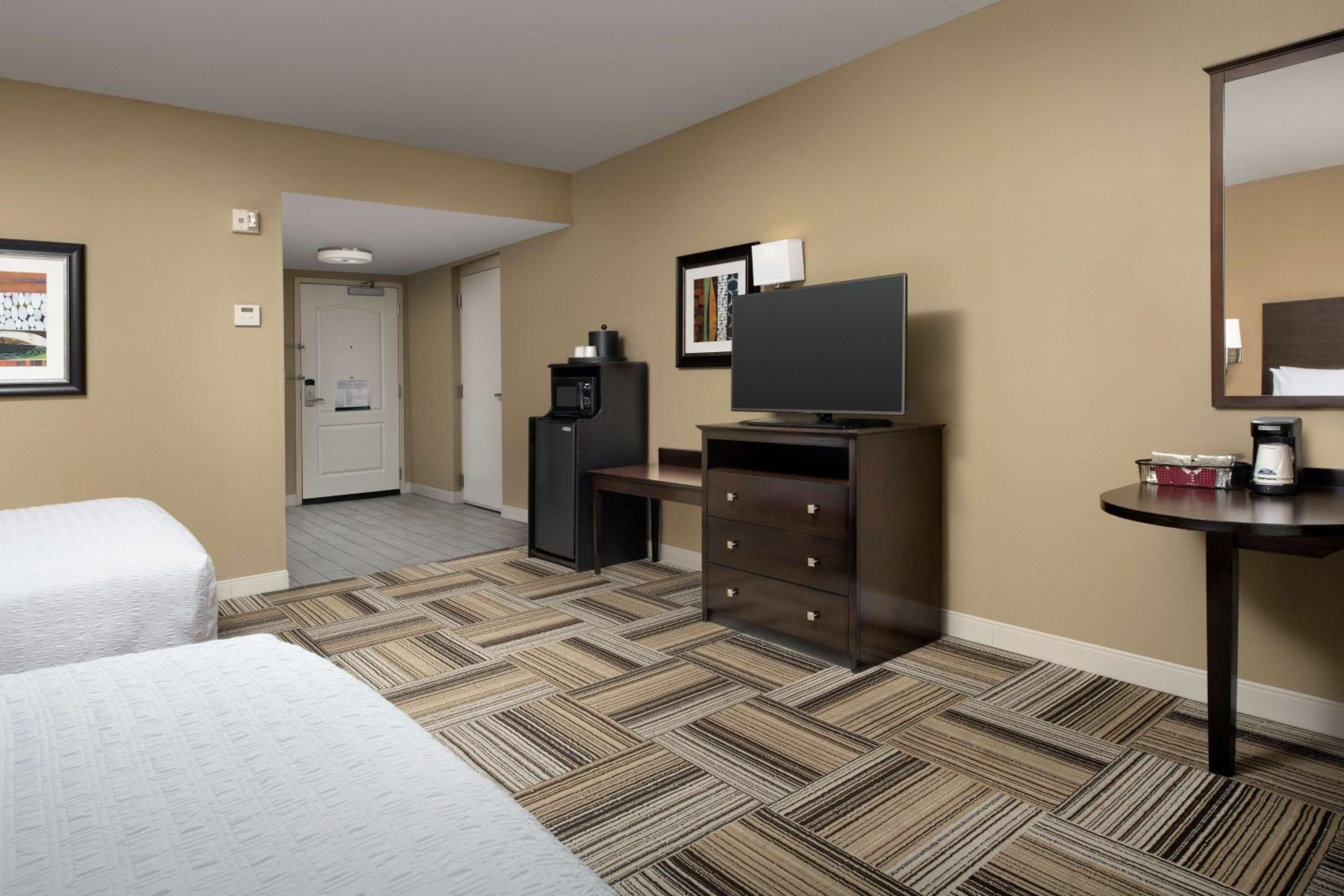 Queen Room with Two Queen Beds - Mobility and Hearing Access/Non-Smoking - Photo 1