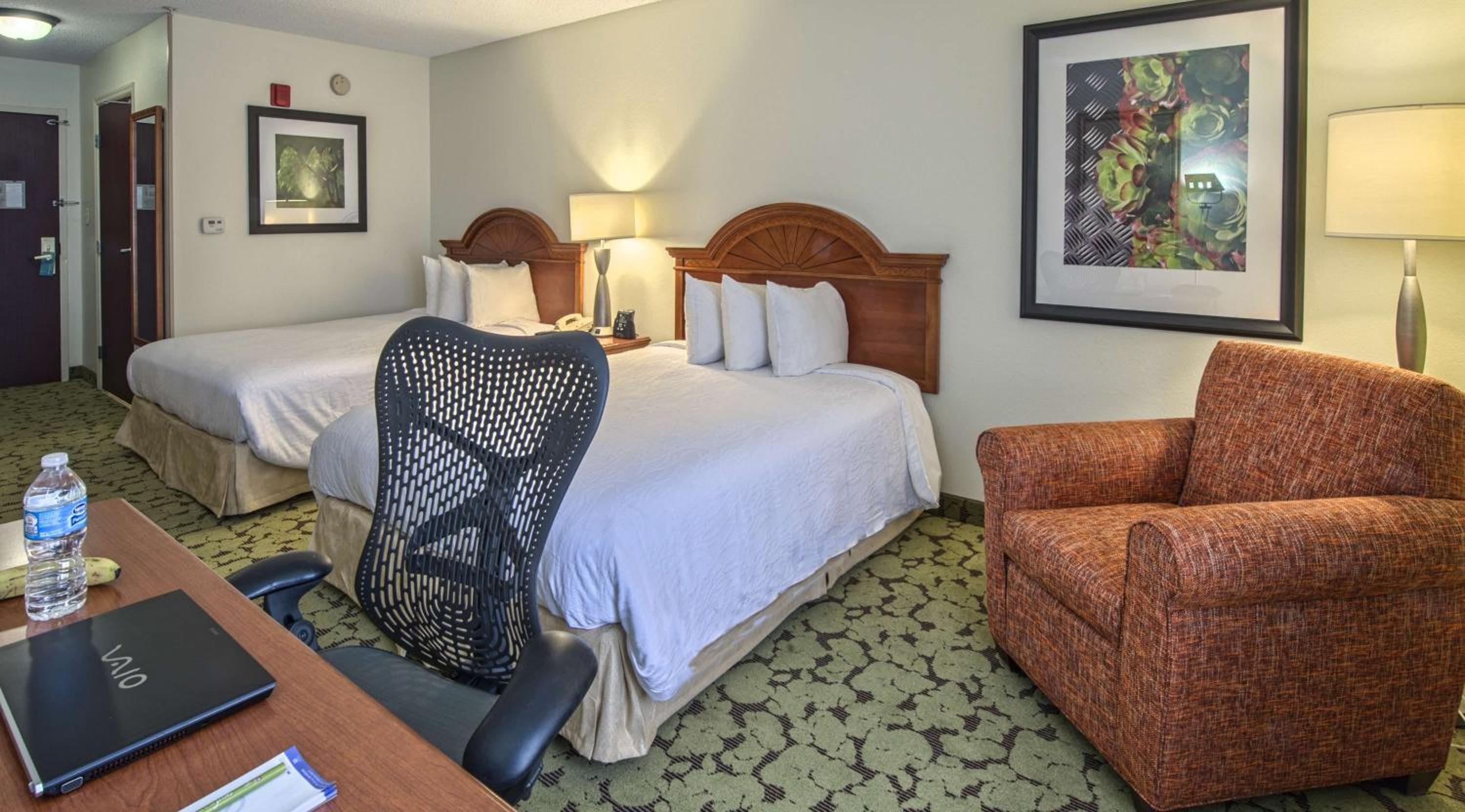 Queen Room with Two Queen Beds - Photo 3