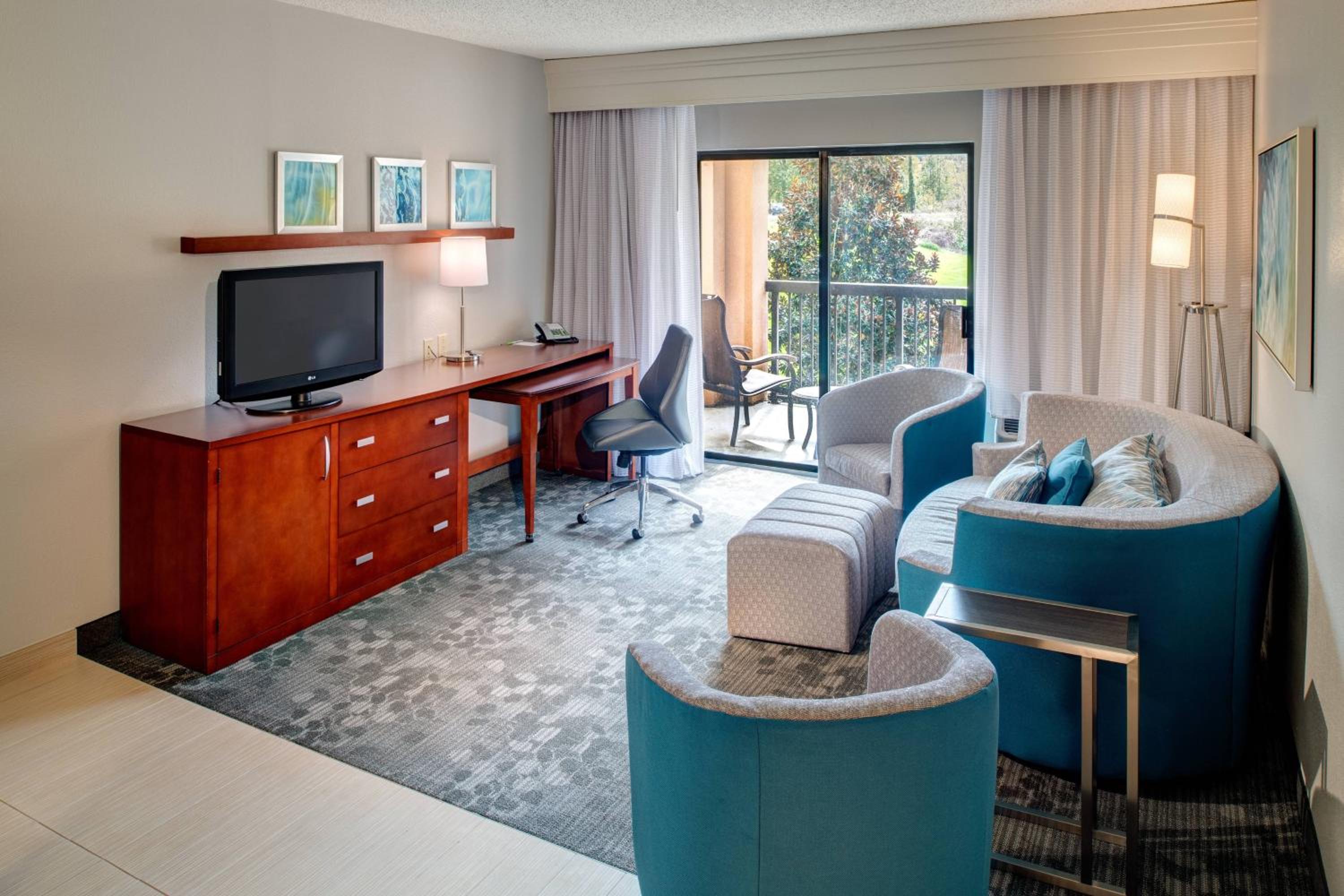 One-Bedroom King Suite - Photo 3