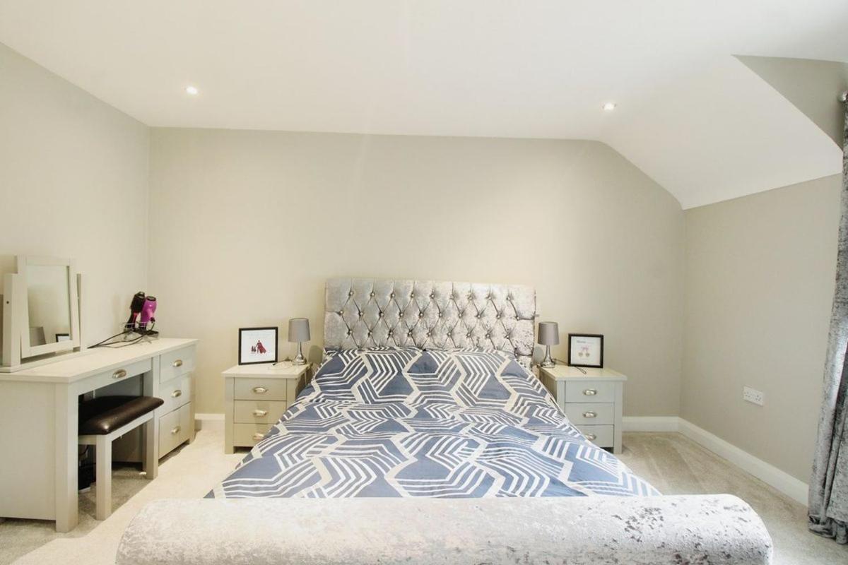 Four-Bedroom House photo 3