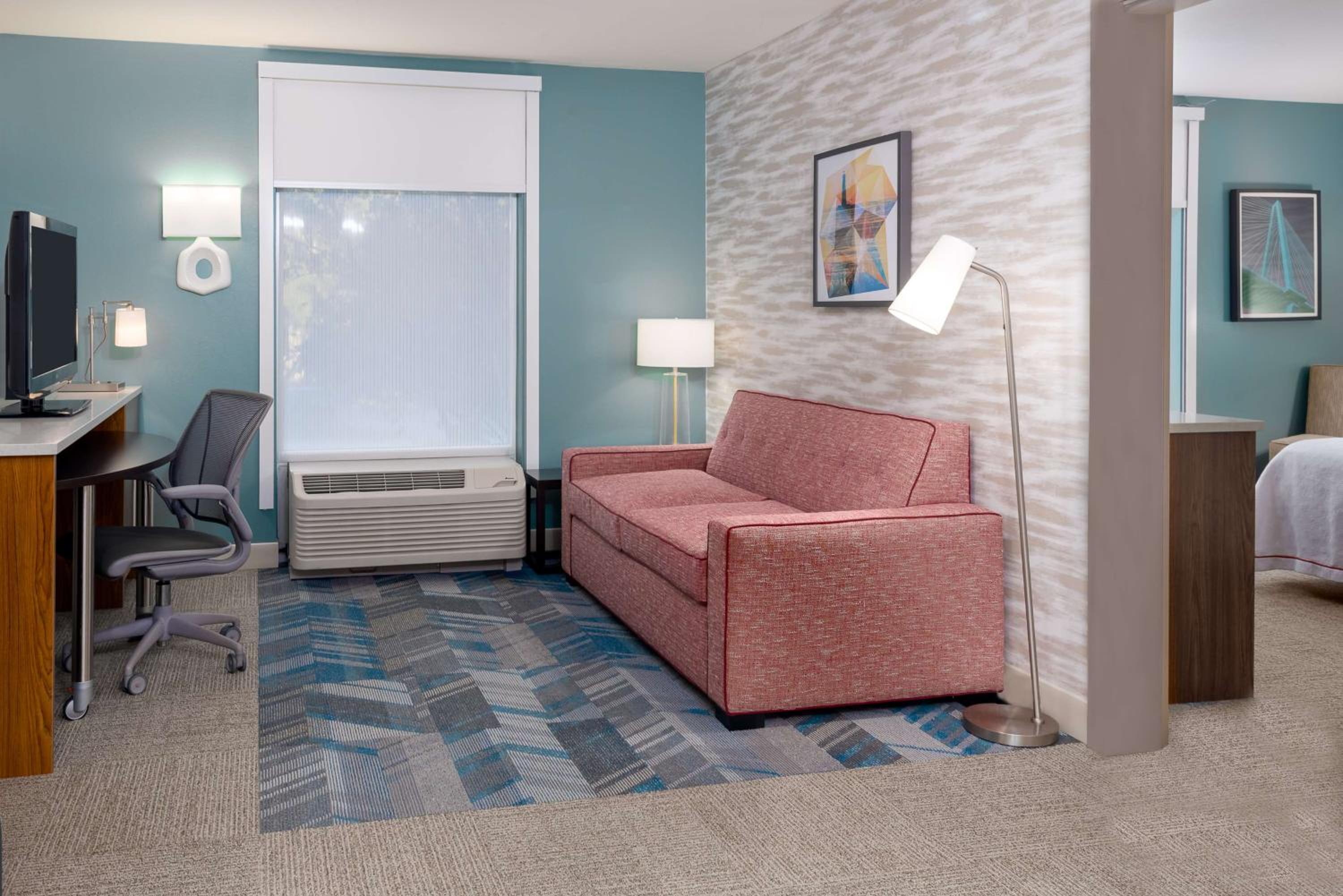 King Suite - Mobility and Hearing Access/Non-Smoking - Photo 3