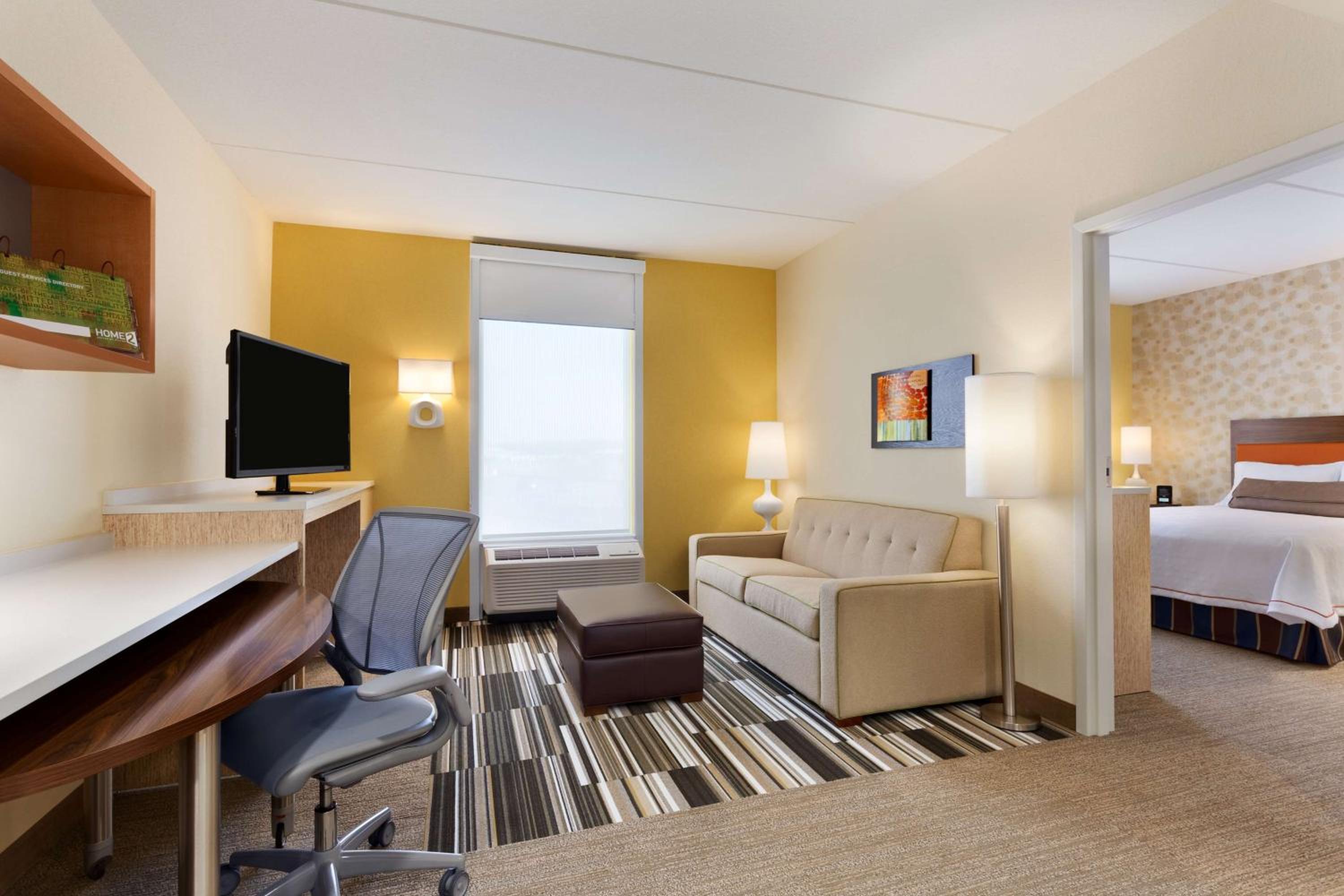 One-Bedroom Queen Suite - Non-Smoking photo 2
