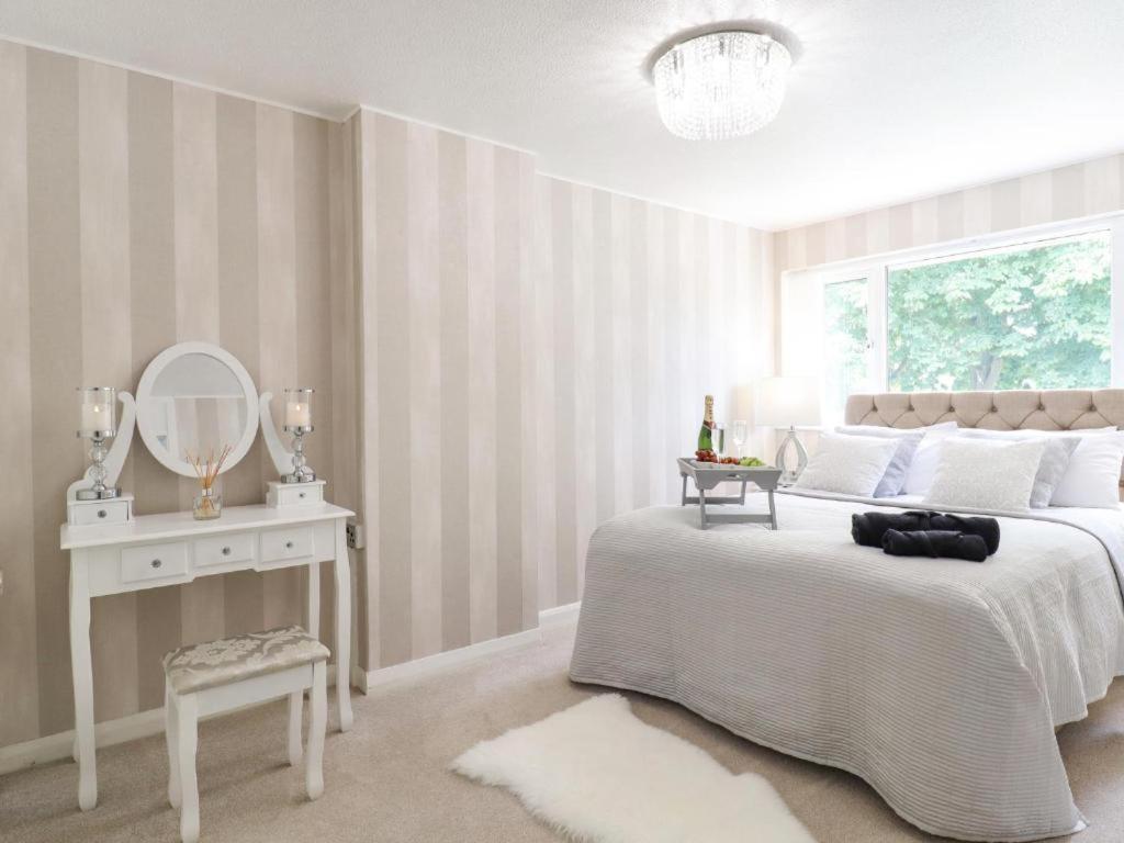 Three-Bedroom House photo 1