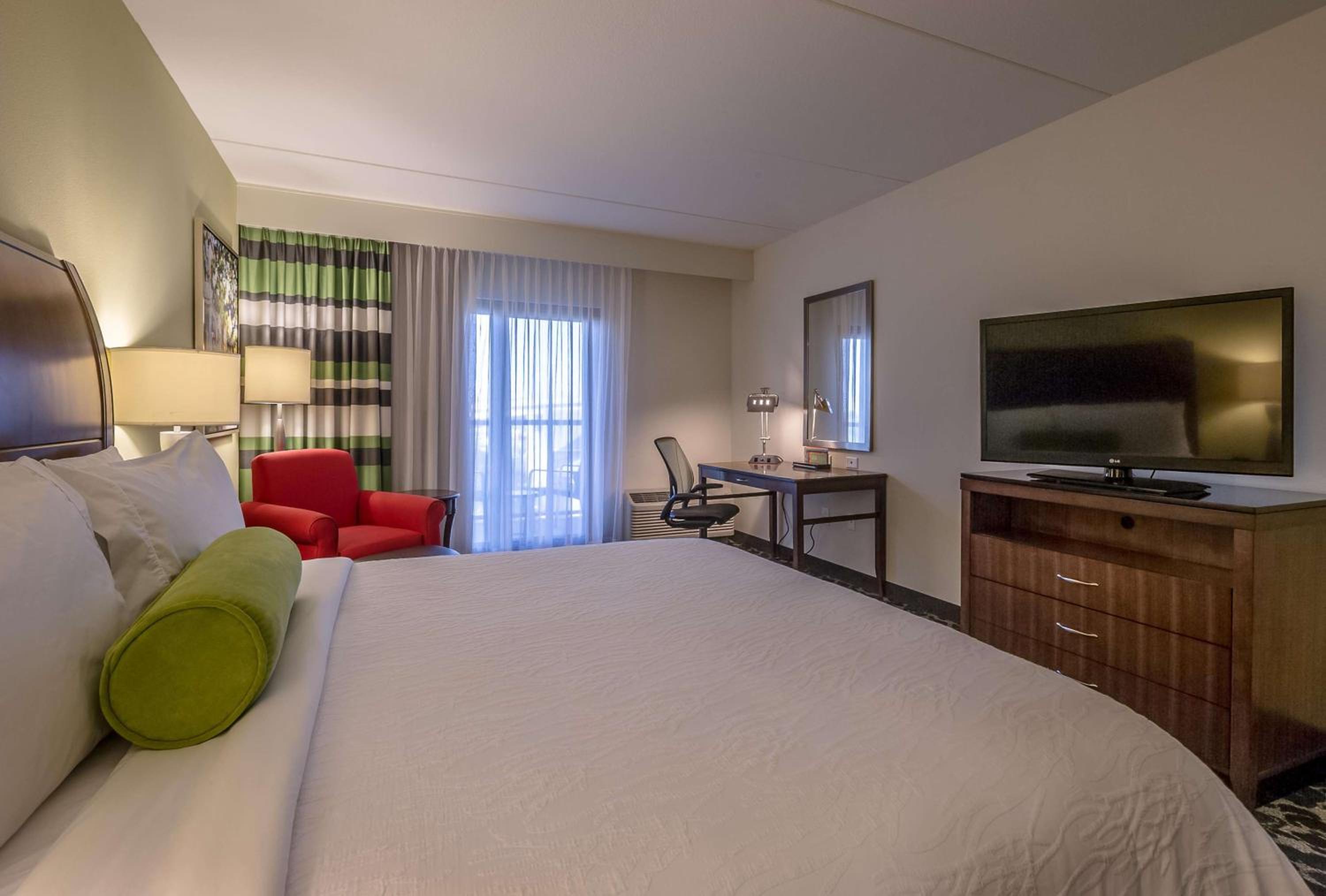 King Room with Balcony and View thumbnail 6