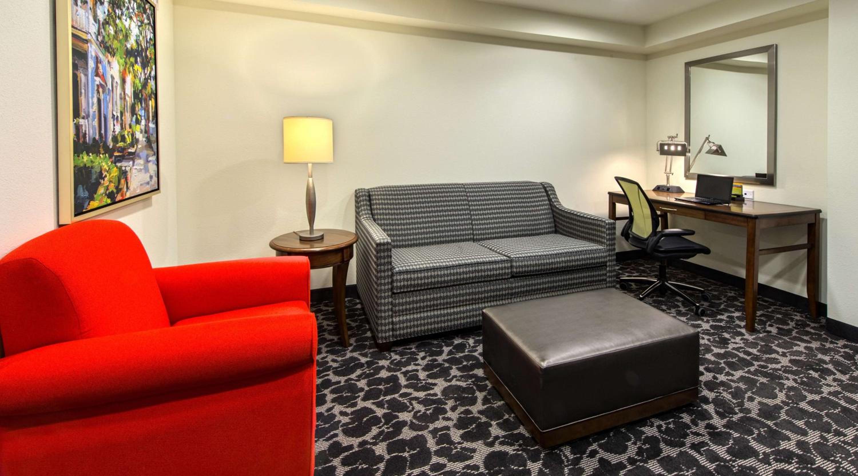 King Studio Suite- Non-Smoking