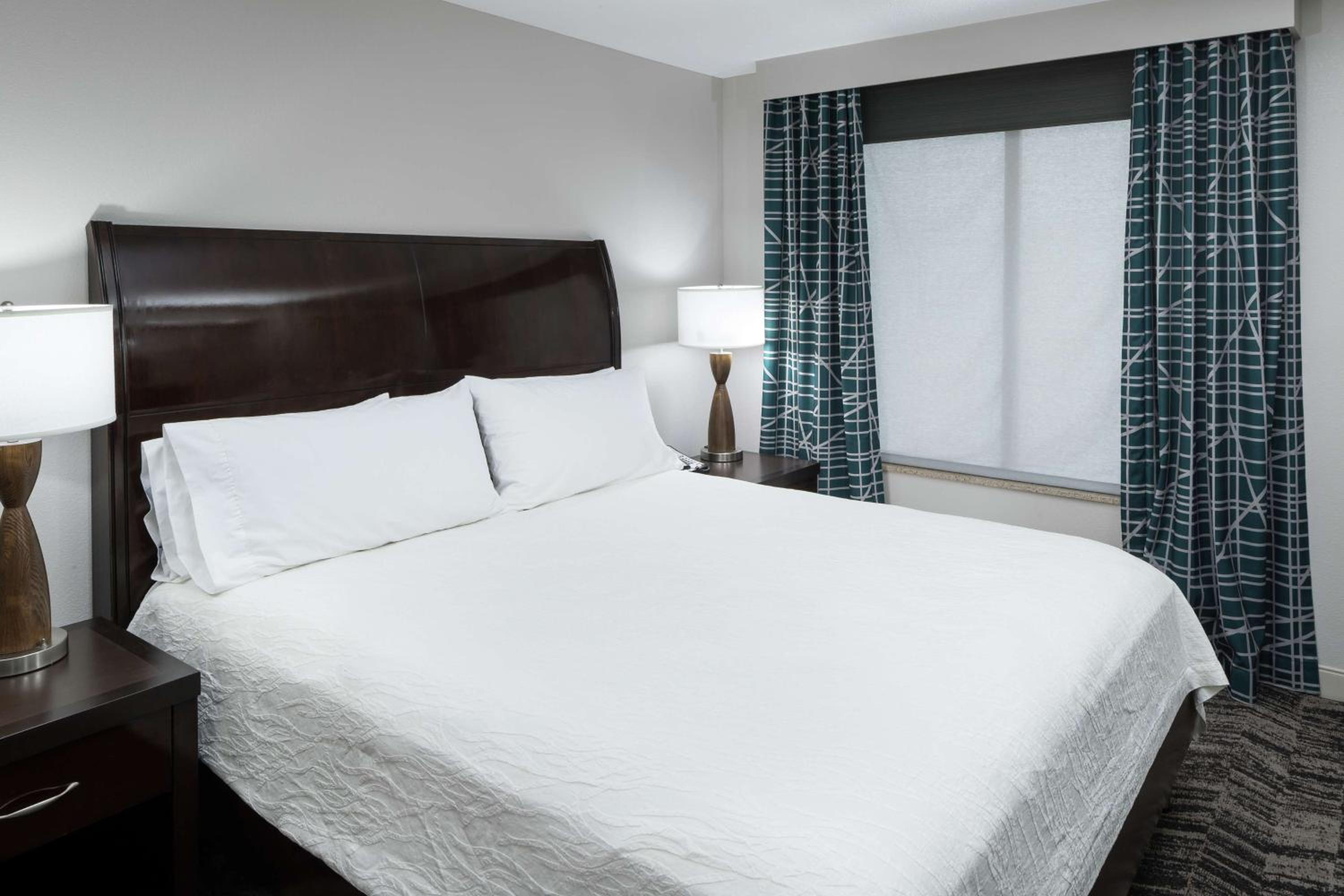 Junior King Suite with Seating Area - Photo 4