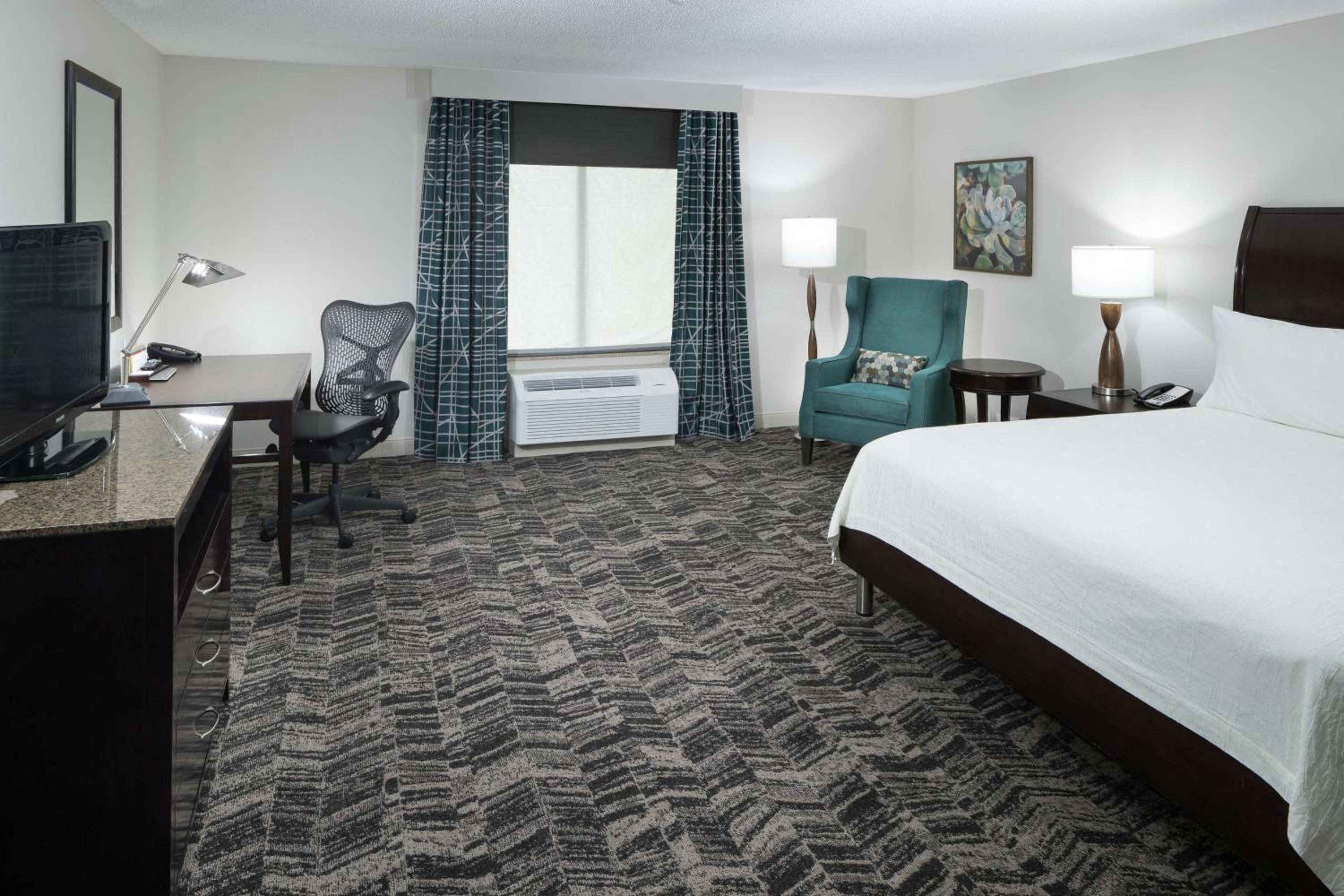 King Room with Bath Tub - Mobility Access - Photo 1