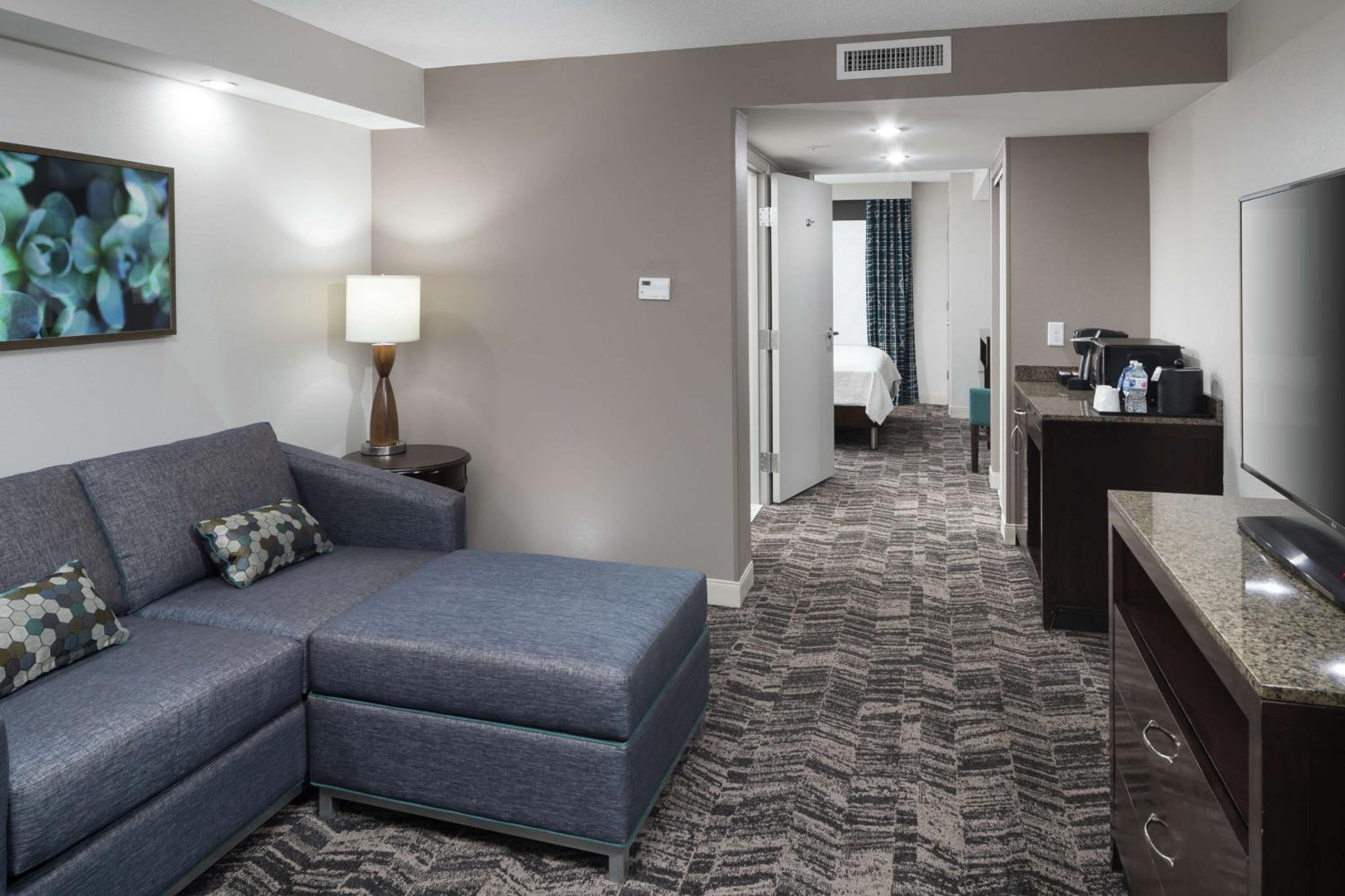 Junior King Suite with Seating Area - Photo 5